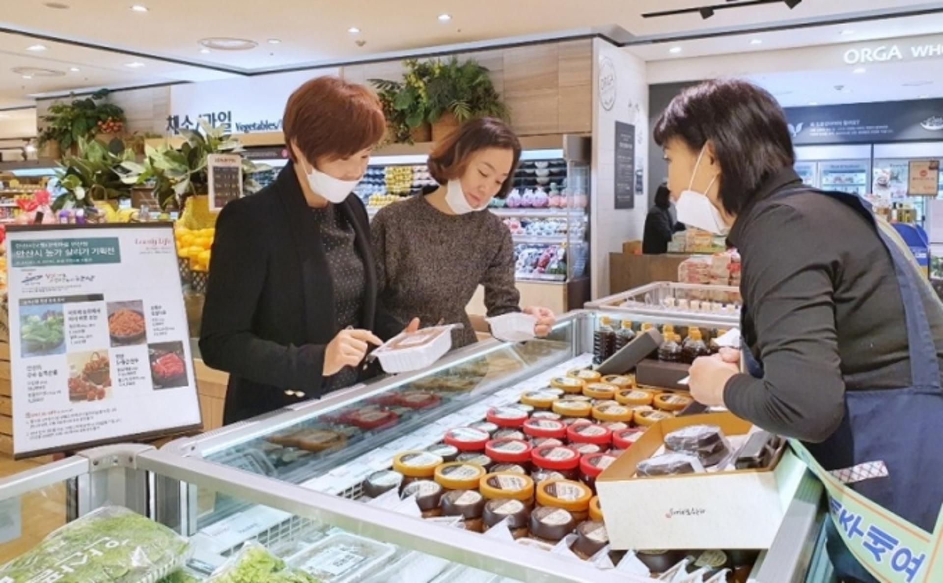 안산시, 롯데백화점 안산점서 농·특산물 홍보행사 열어…시 통합상표 '안산향' 첫선
