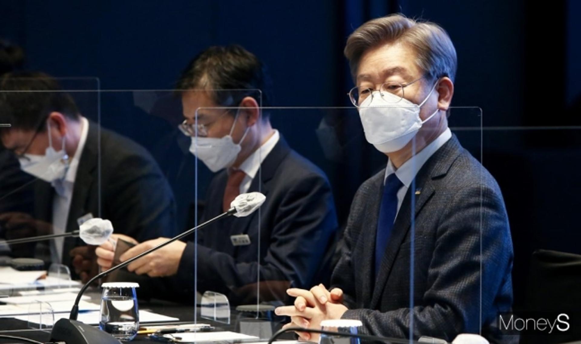 이재명 "코로나 백신, 경기도 독자 도입 여부 검토 중"