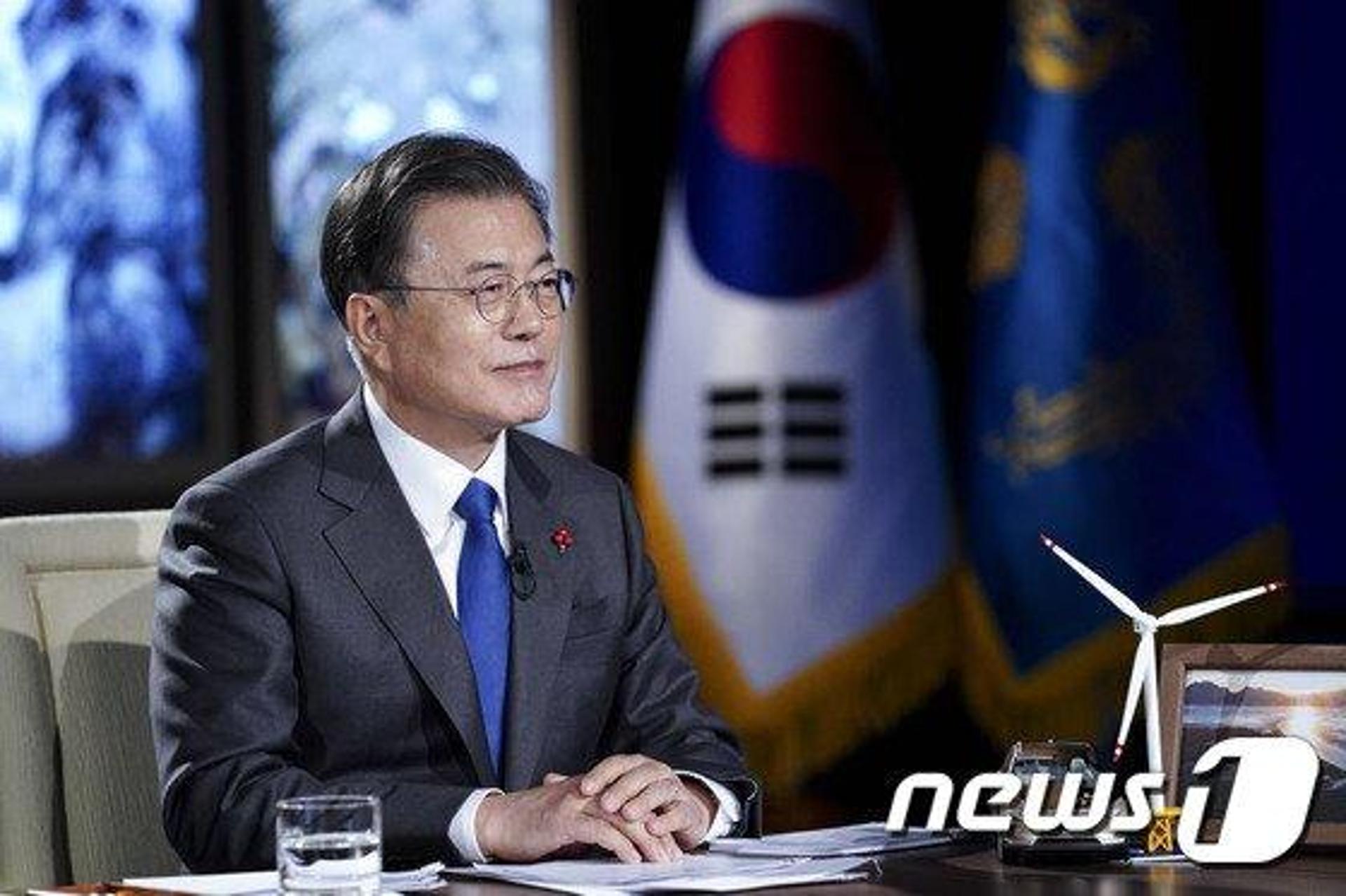 문 대통령, 바이든에 ‘일본 오염수 방출’ 얘기 꺼낼까… 22일 화상대면