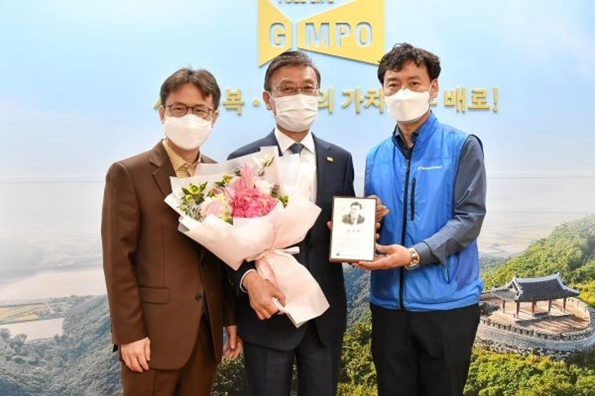 정하영 김포시장, 전국시군구공무원노동조합연맹 감사패 받아