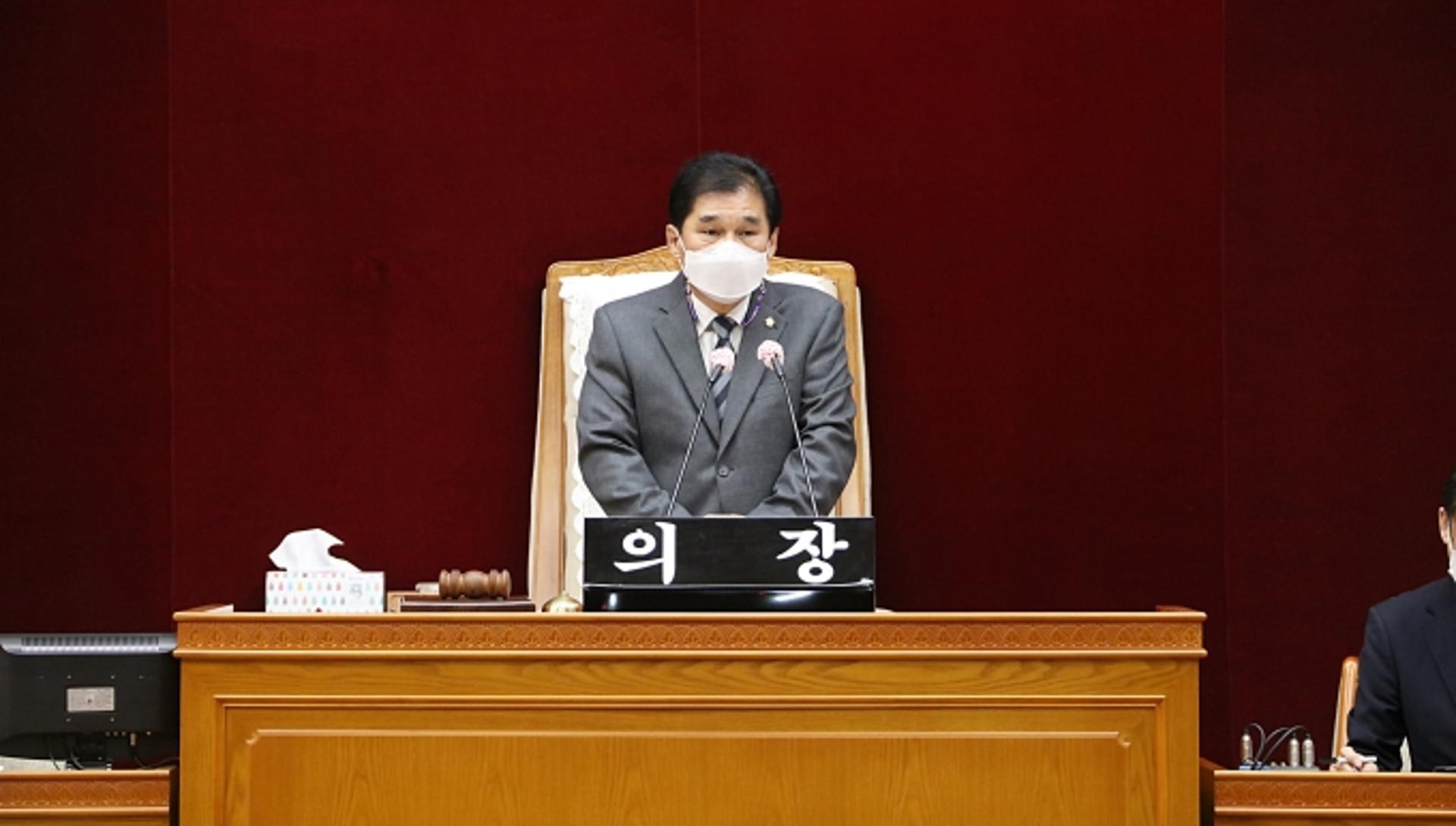 안양시의회, 새 의장단 구성 …의장 최우규의원, 부의장 박정옥의원