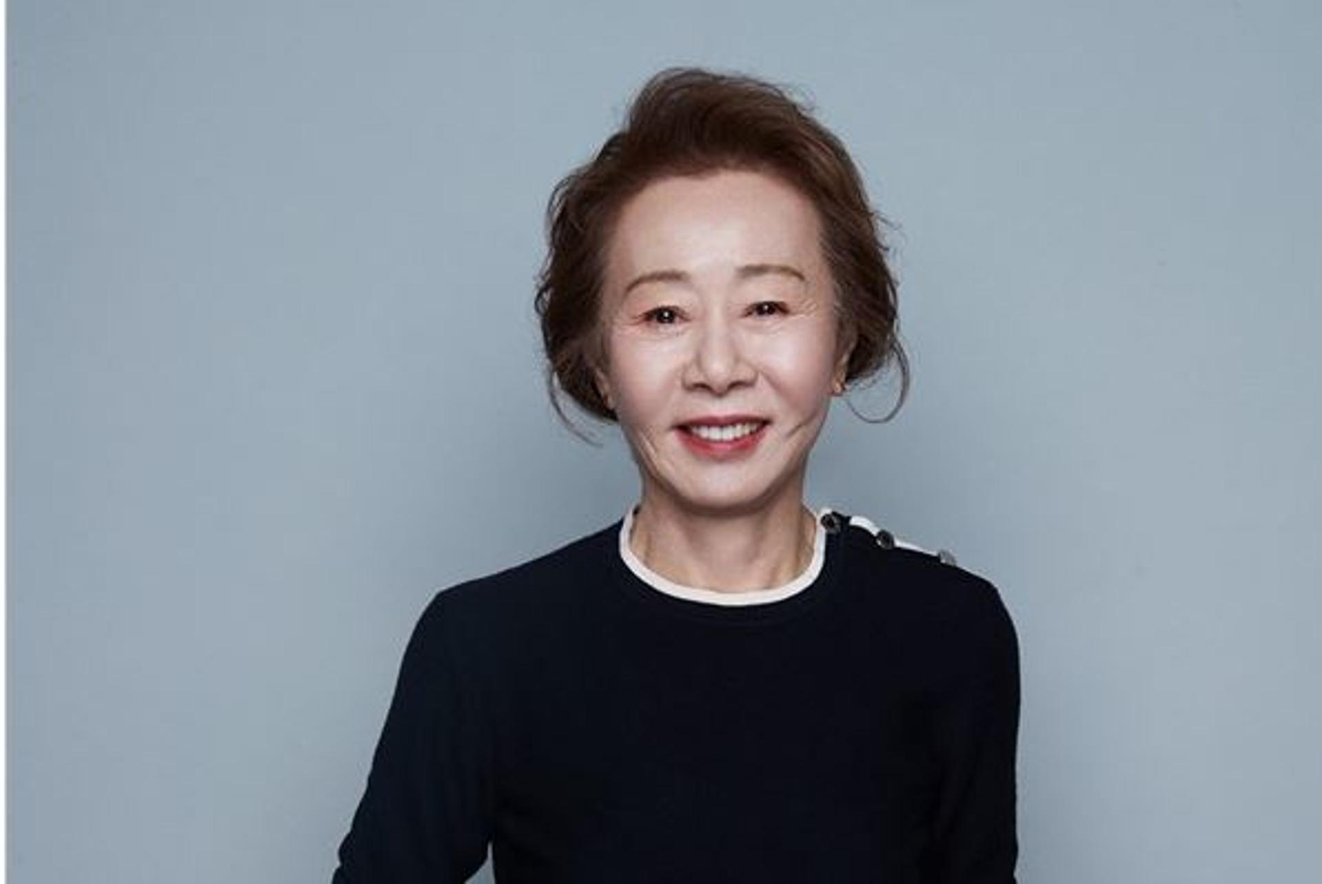 윤여정 대세 맞네… 오스카 여우조연상 예측 투표서 '1위'