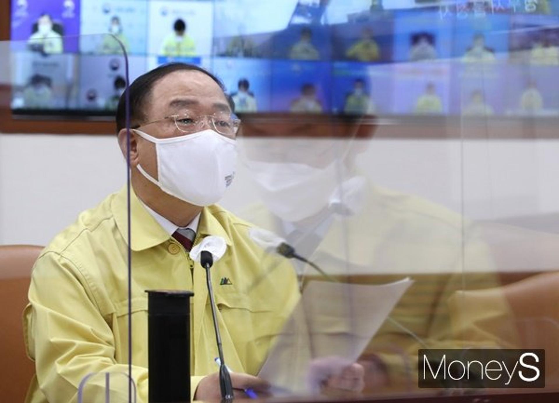 홍남기 "신규 확진자, 다시 700명대 넘어… 백신 확보 주력"(상보)