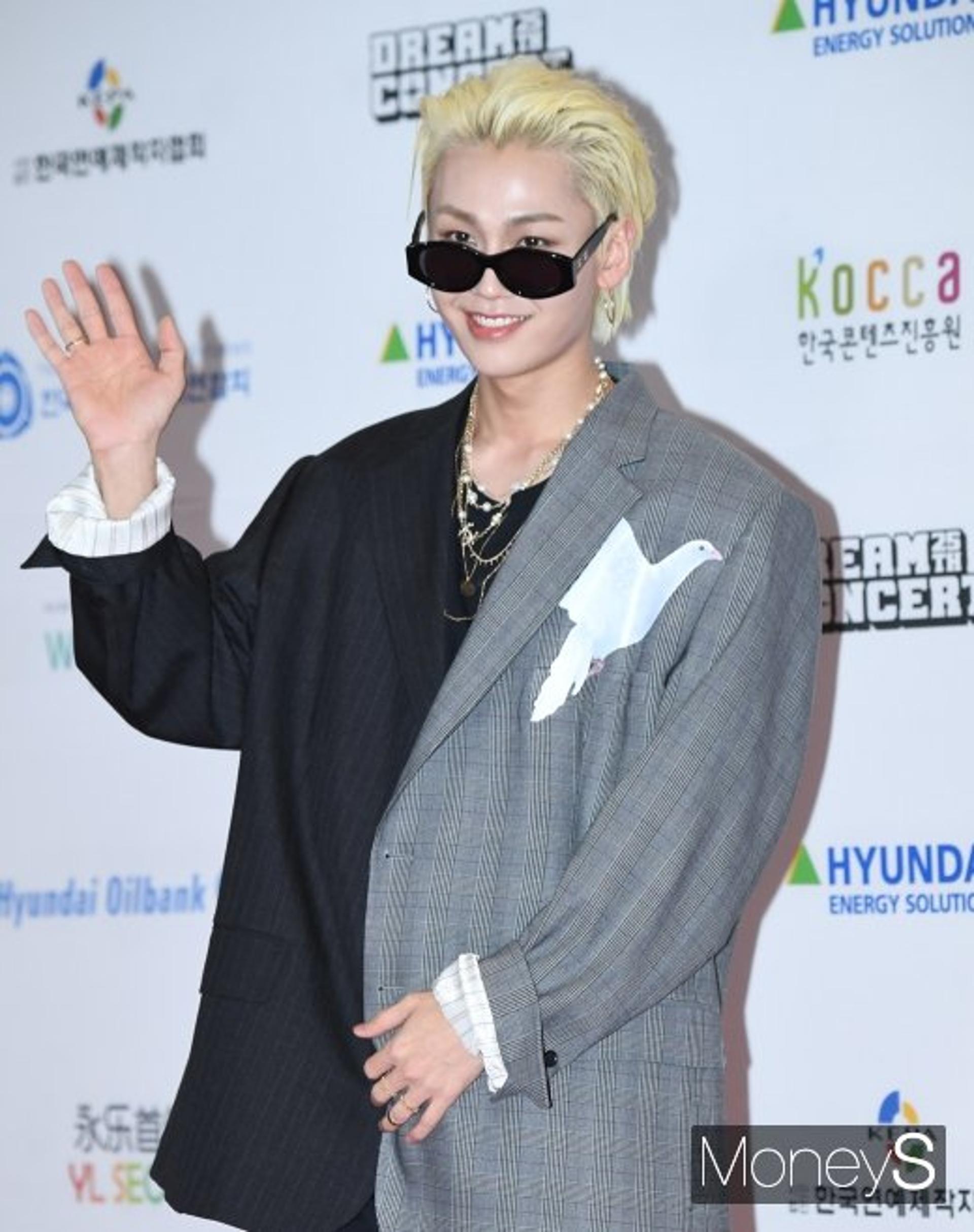 '상습 대마초 흡연 혐의' 전 비투비 정일훈 첫 공판