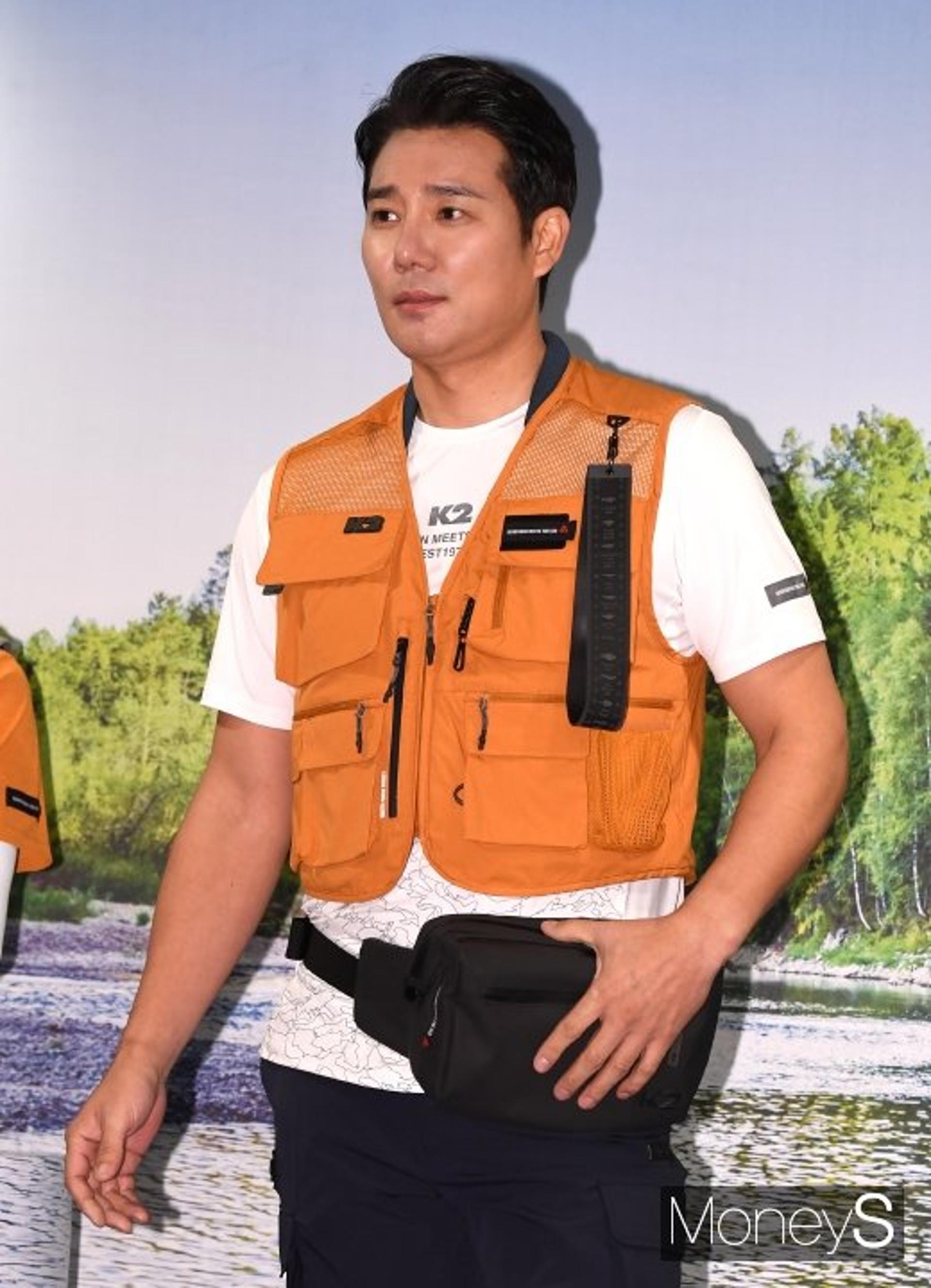 '방역수칙 위반 논란' 이태곤 해명 "업장서 음식 섭취 가능하다고…"