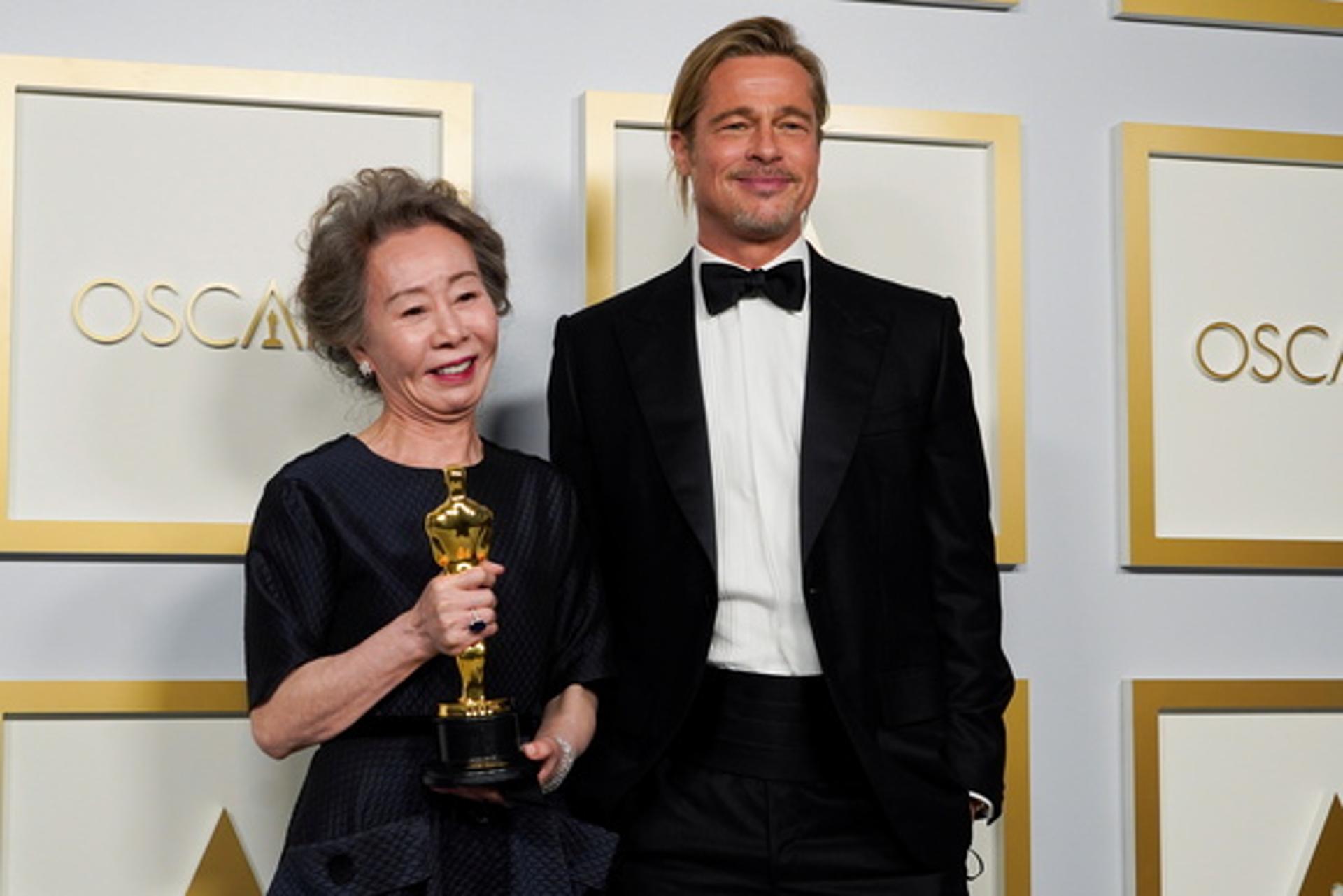 "원더풀 윤여정"… 한국 할머니에 전 세계가 '윤며들었다'