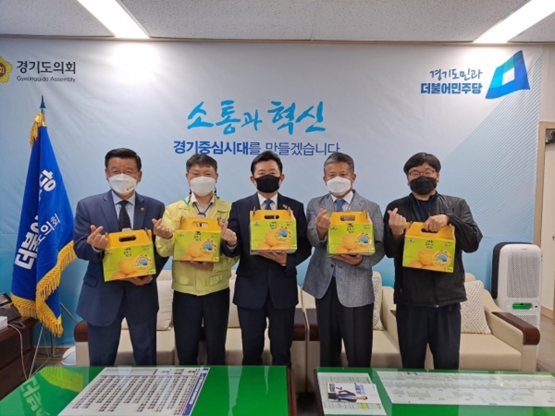 여주시, '금빛 금사 참외축제' 홍보 위해 경기도의회 방문