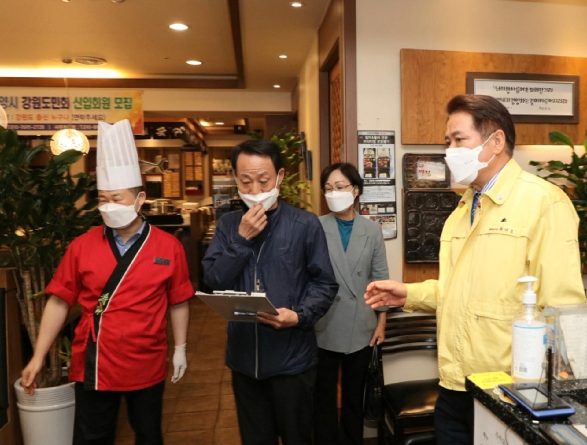 최대호 안양시장, 주말 학원·카페·음식점 점검… 방역수칙 실태 확인