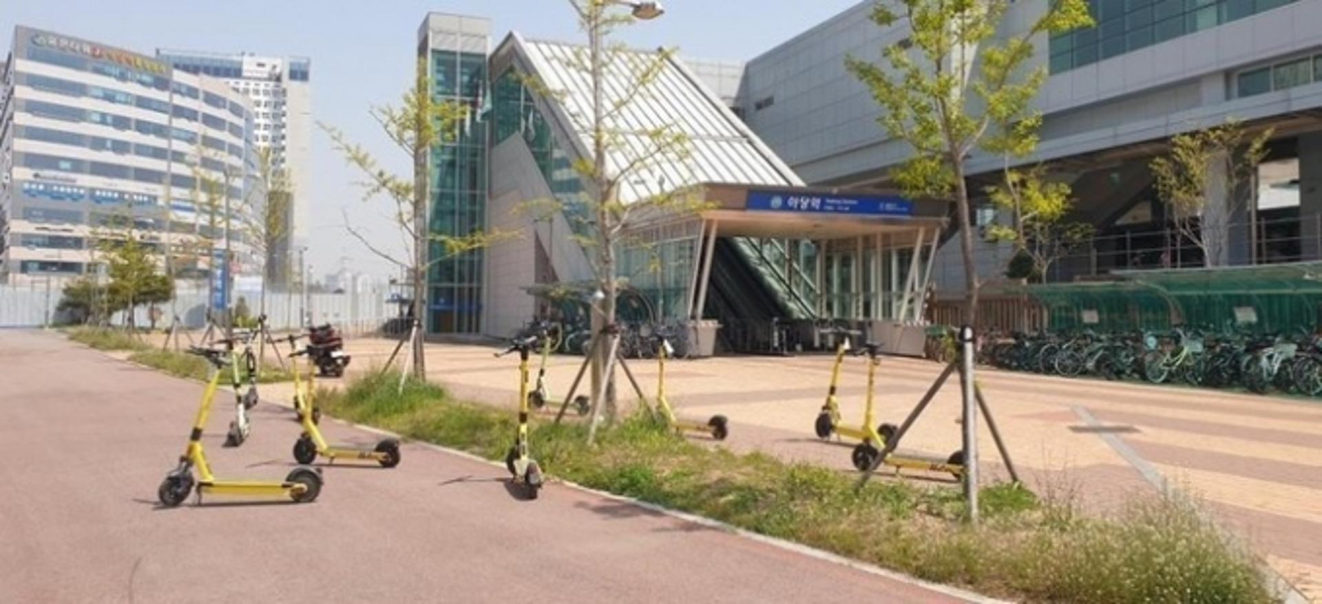 파주시 "무단방치 킥보드 정비"…시민 안전 보행권 확보 나서