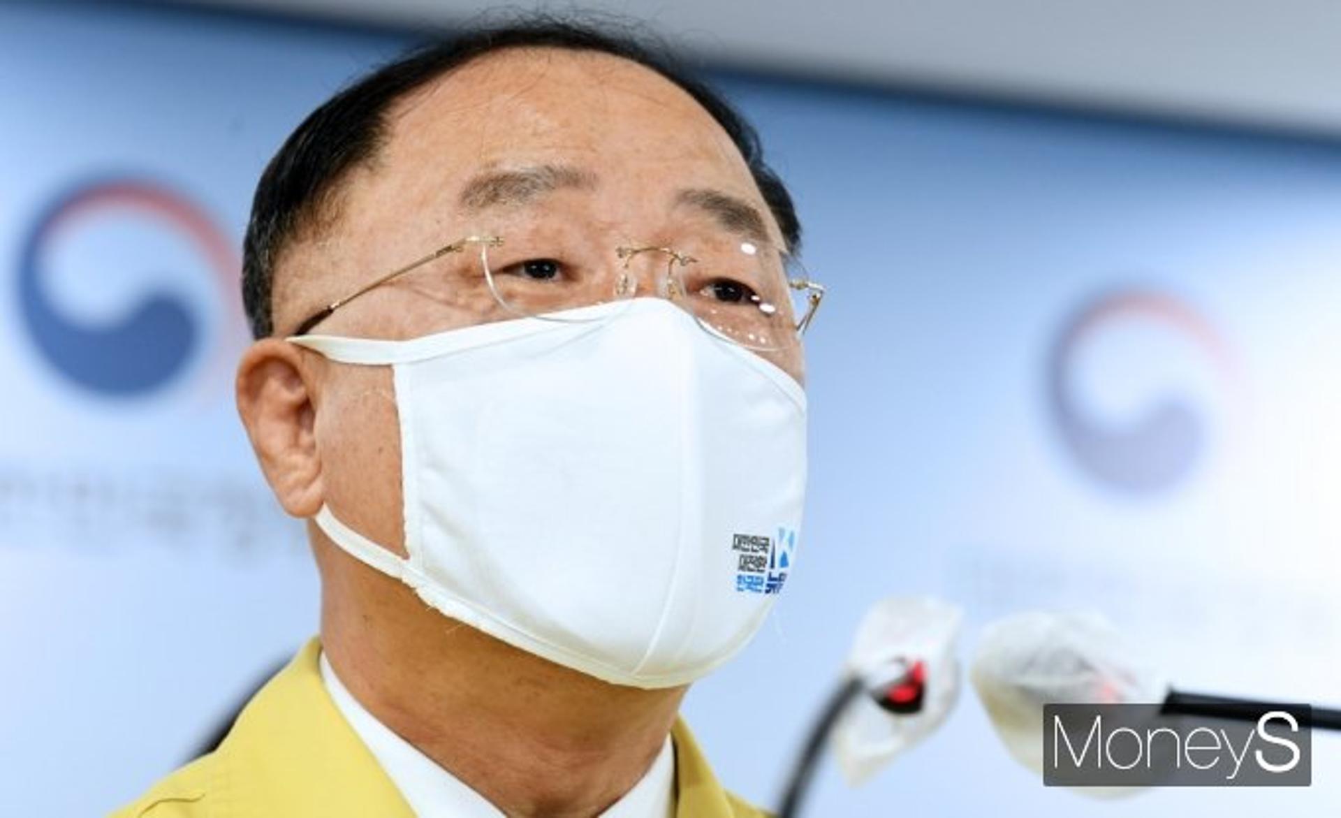 홍남기 "인도 신규확진자 하루 30만명… 교민 입국 거부 사실무근"(상보)