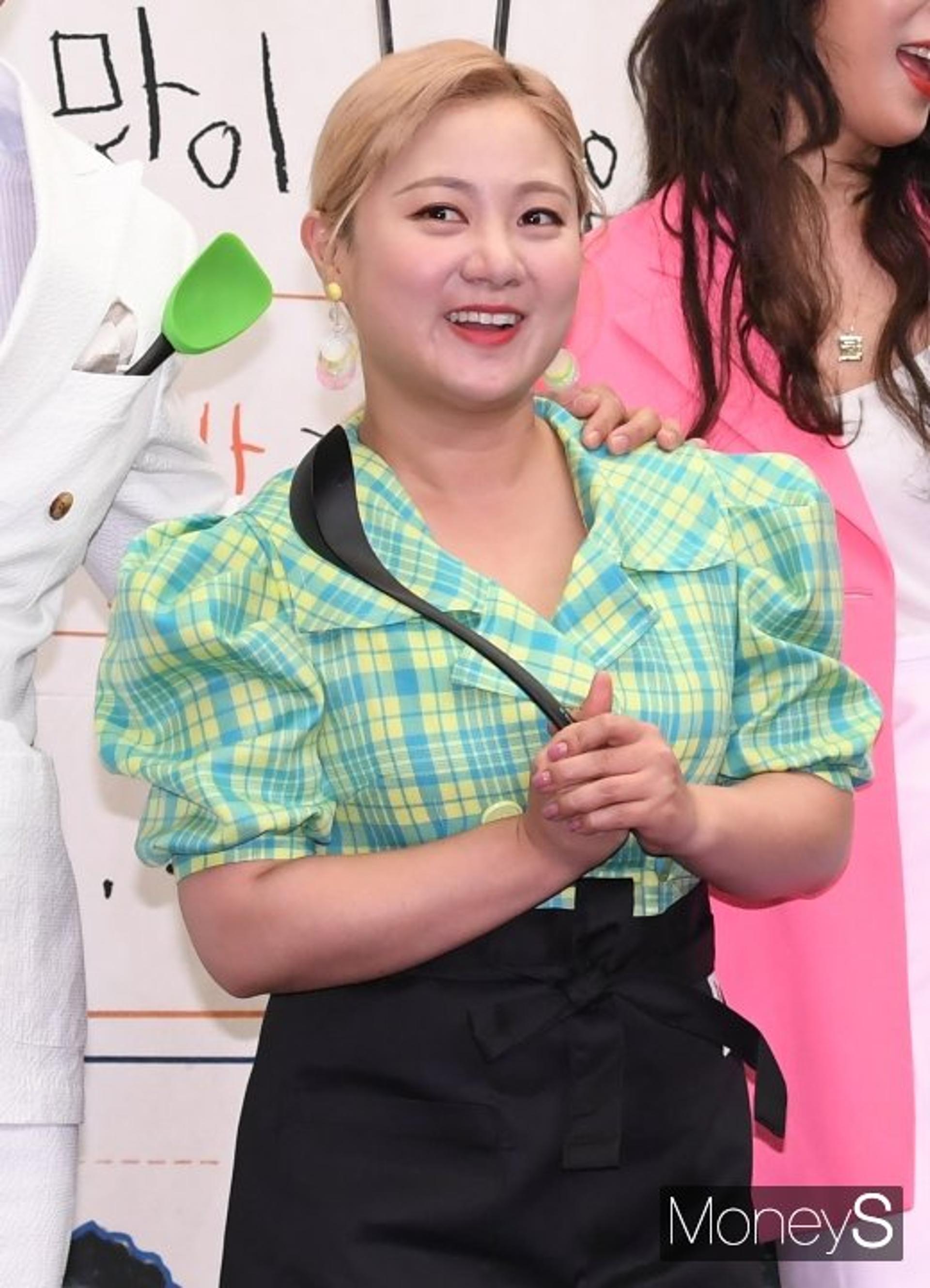 경찰, '성희롱 논란' 박나래 수사 나섰다