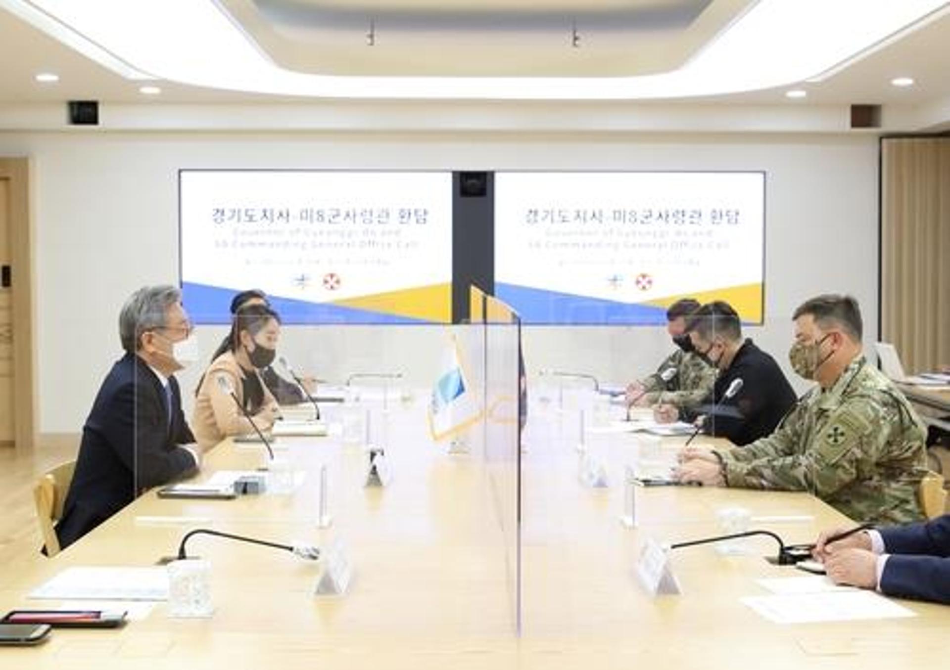 미군기지 방문한 이재명, 미8군사령관에 "협의·조정으로 현안 풀자"