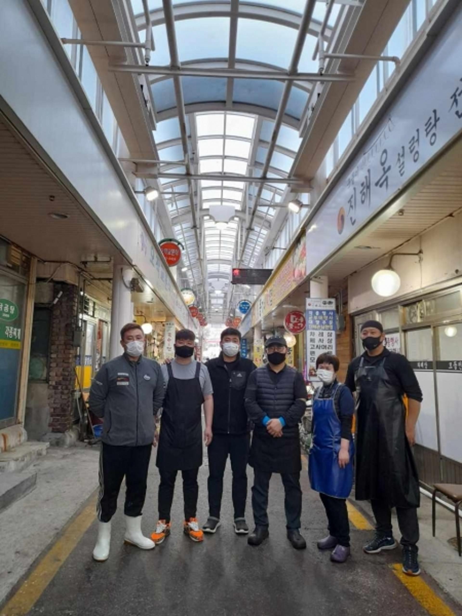 연천군 전곡읍 재래시장 모임 '두럭', 저소득층에 도시락 지원