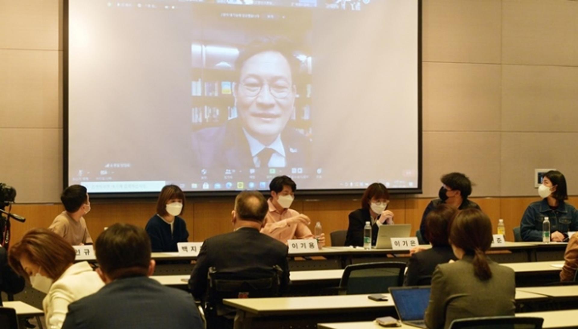 여당 초선의원 모임, 청와대에 강력 권고 "장관 후보자 최소 1명 내려야"