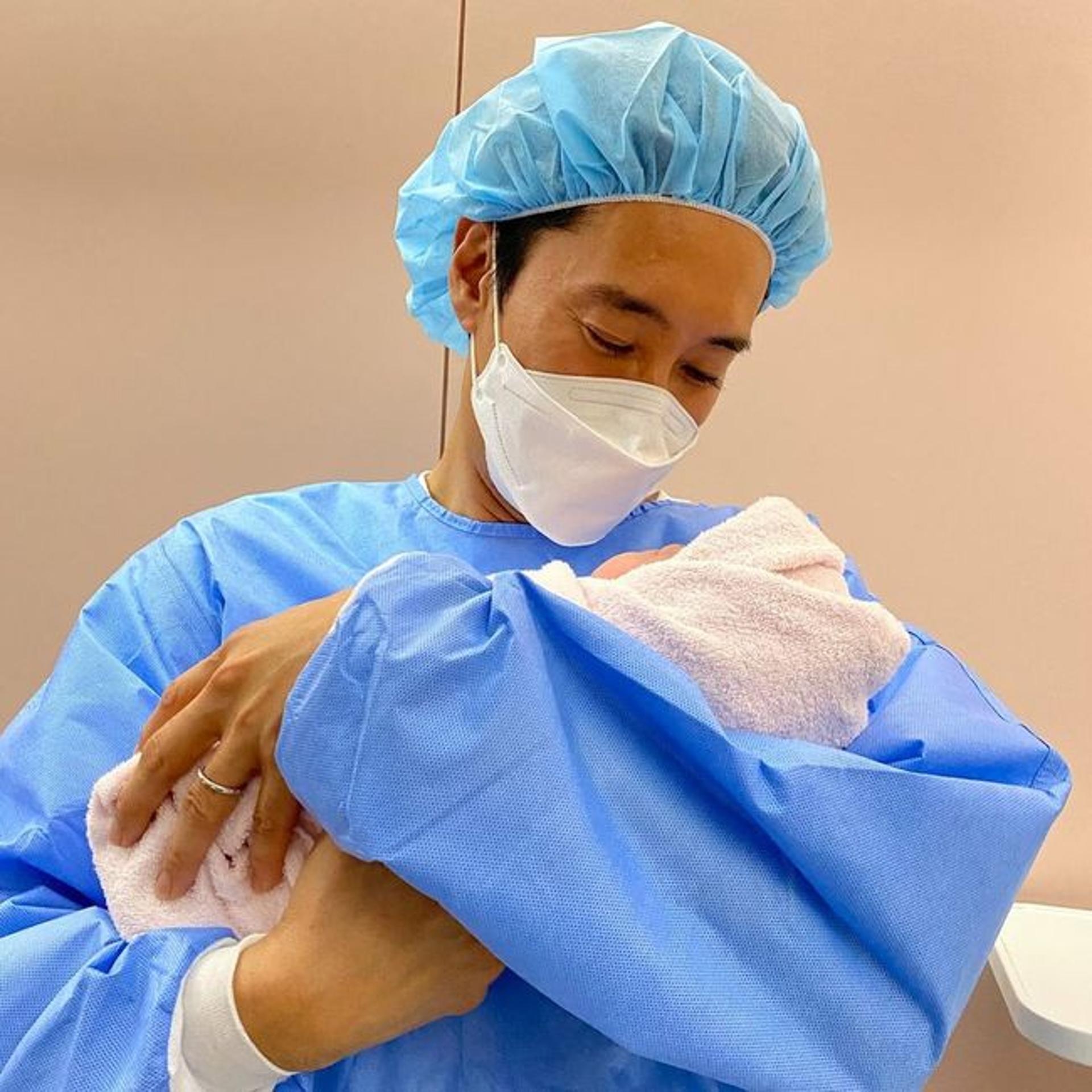 신현준 득녀. 54세에 세 아이 아빠됐다… "고맙고 애틋해"