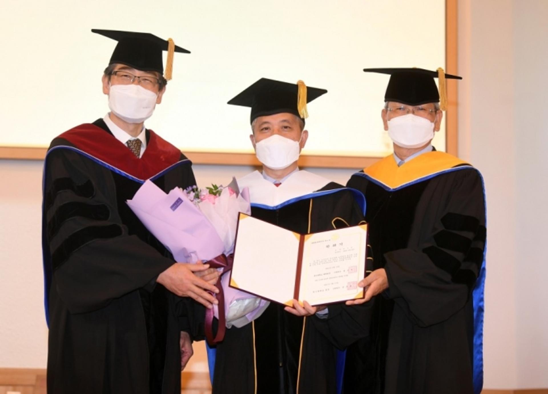 곽상욱 오산시장 한신대에서 명예 문학박사 학위 받아