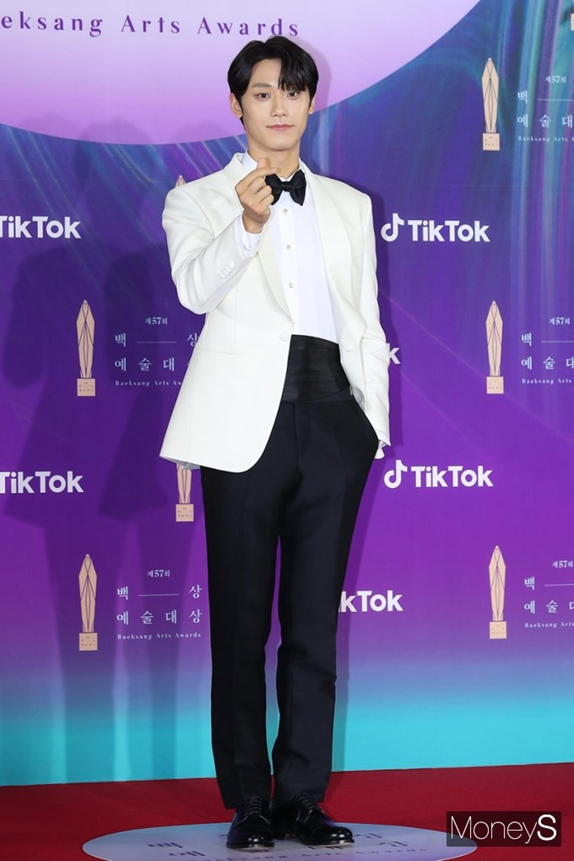 [2021 백상예술대상] 이도현 눈물 "신인상 감사, 축하무대하러 왔는데"