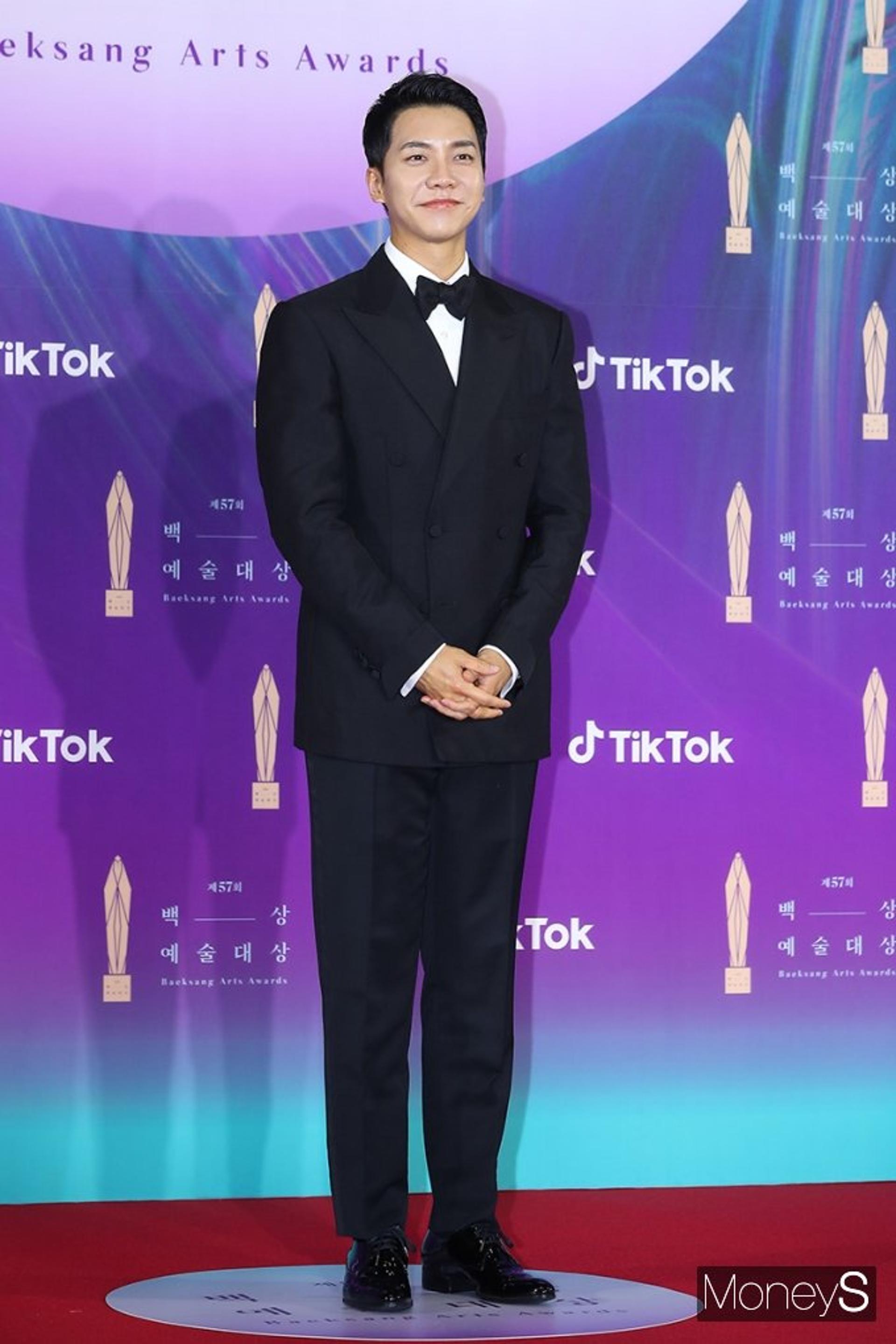 [2021 백상예술대상] 이승기 男예능상, 유재석 신동엽 제쳤다… "부담 많이 돼"