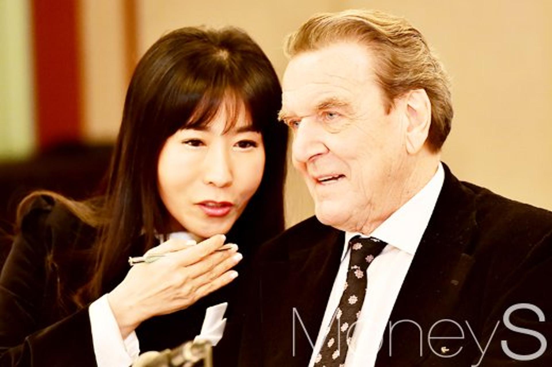 "슈뢰더 때문에 이혼"… 김소연씨 전 남편, 1억 소송 일부 승소