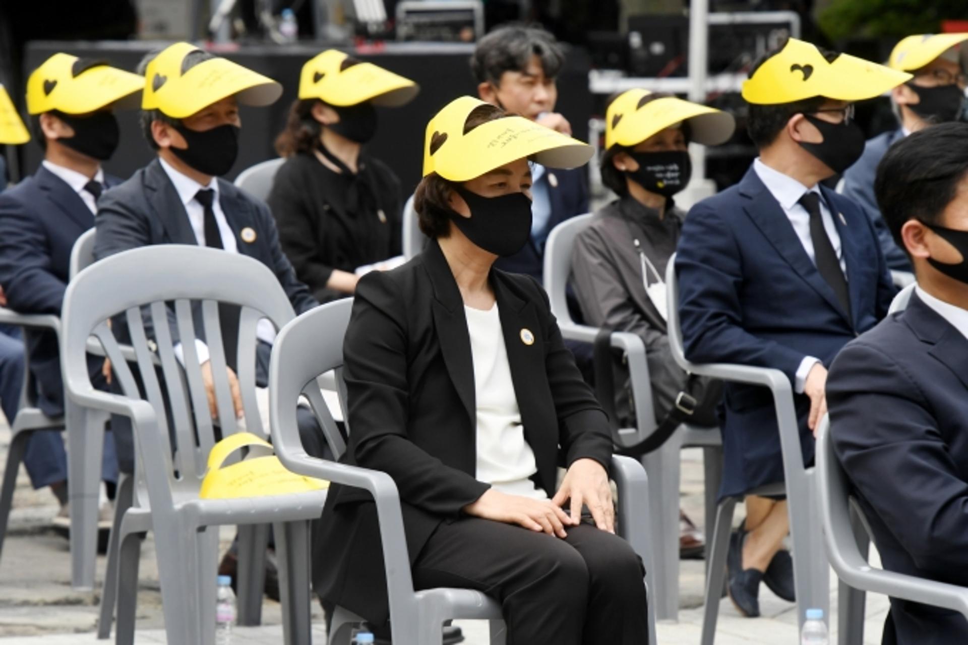 추미애 “스스로 중립 무너뜨린 정치검찰 보며 노무현 말씀 떠올려”