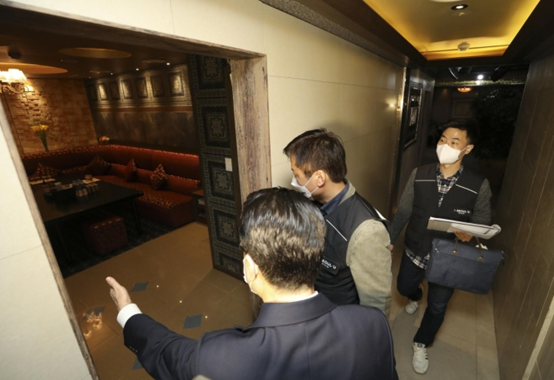 “우린 코로나 몰라요”… 송파 유흥업소, 불법영업 하다 이달에만 100명 넘게 적발