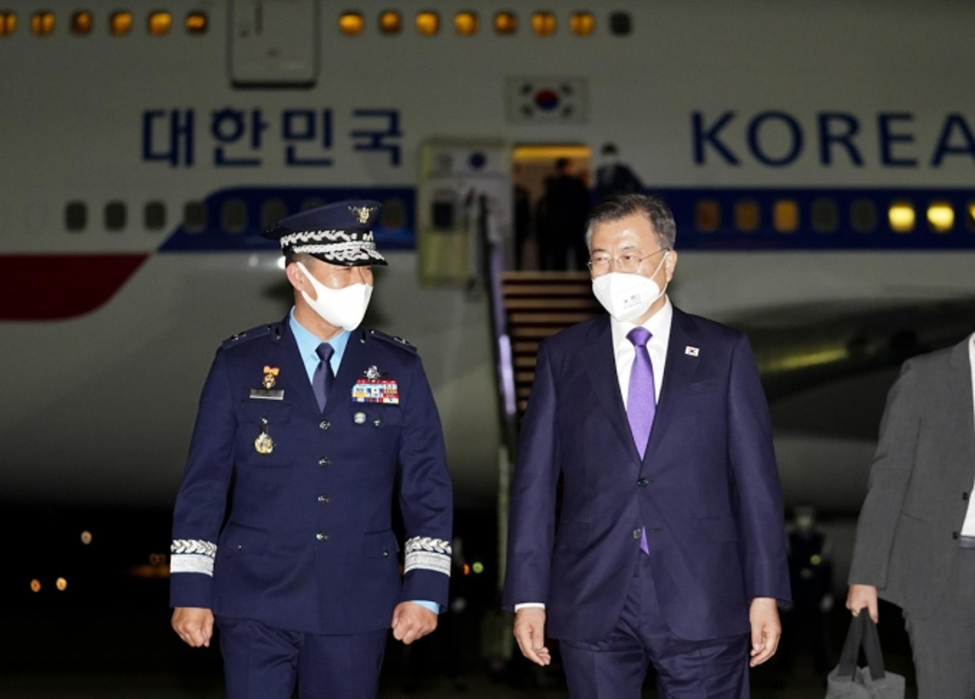 "최고의 회담"… 문 대통령 귀국, 3박5일 美순방 종료