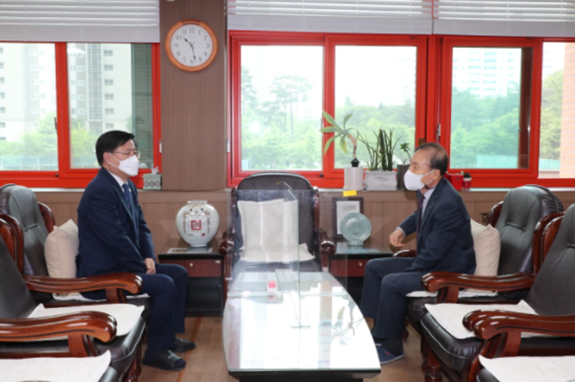 한대희 군포시장, 일선학교 소통 나서…연말까지 관내 40여개교 방문
