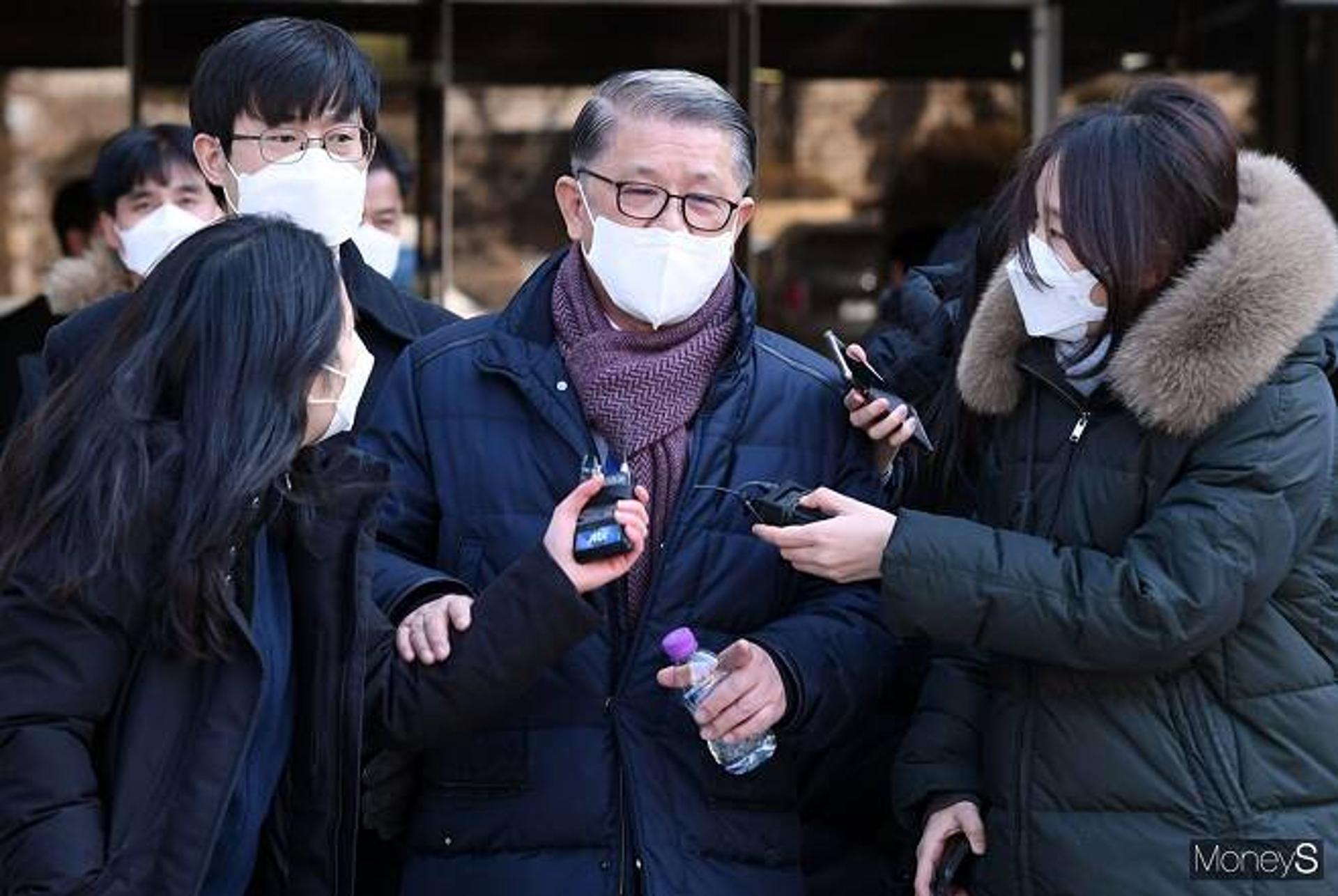 SK 2인자도 불구속 기소… 최신원 '비자금 의혹' 후폭풍
