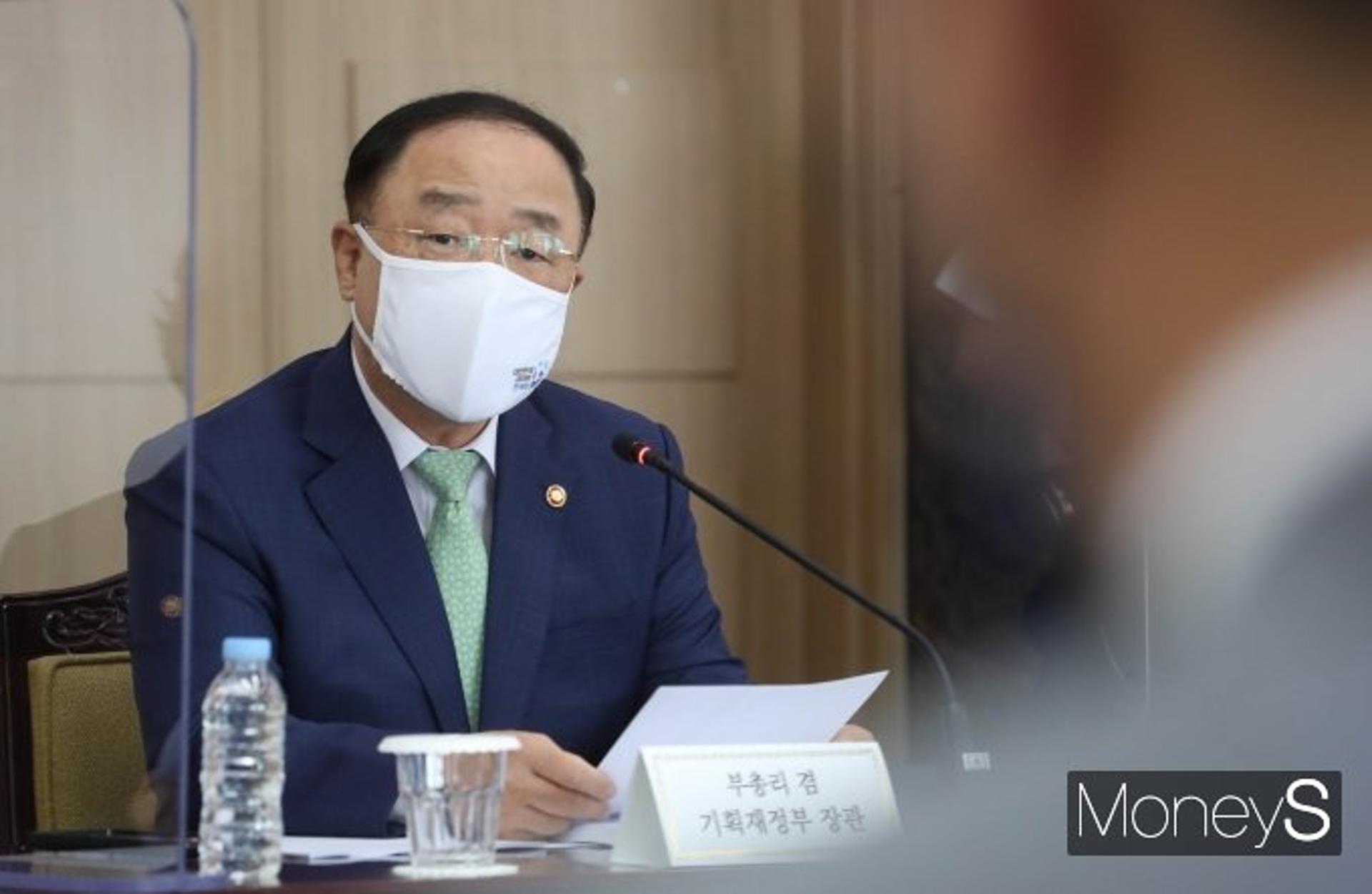 홍남기 "자동차 개소세 5%→3.5% 인하, 연말까지 연장"