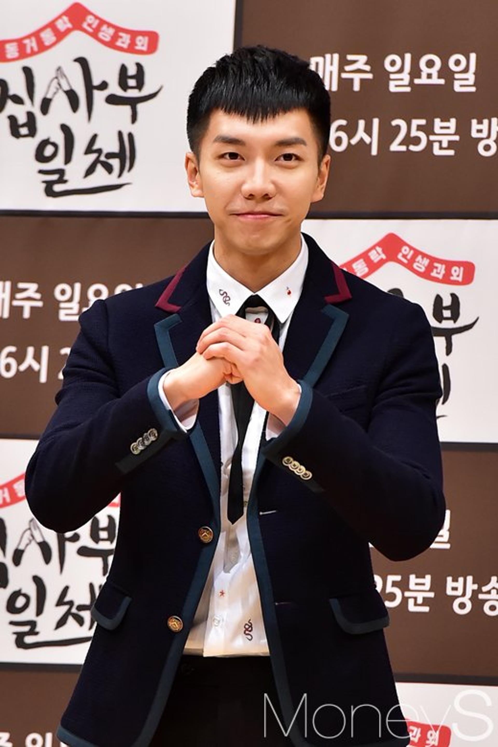 “이다인, 너 당장 헤어져”… 이승기 팬들, 트럭시위 나섰다
