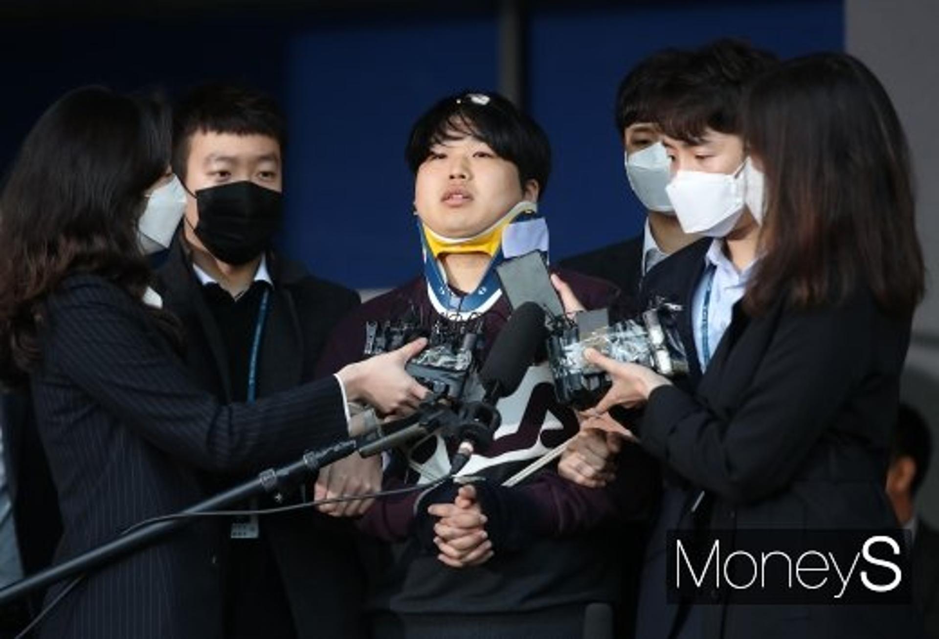 '박사방' 조주빈, 항소심서 징역 42년으로 3년 감형(상보)