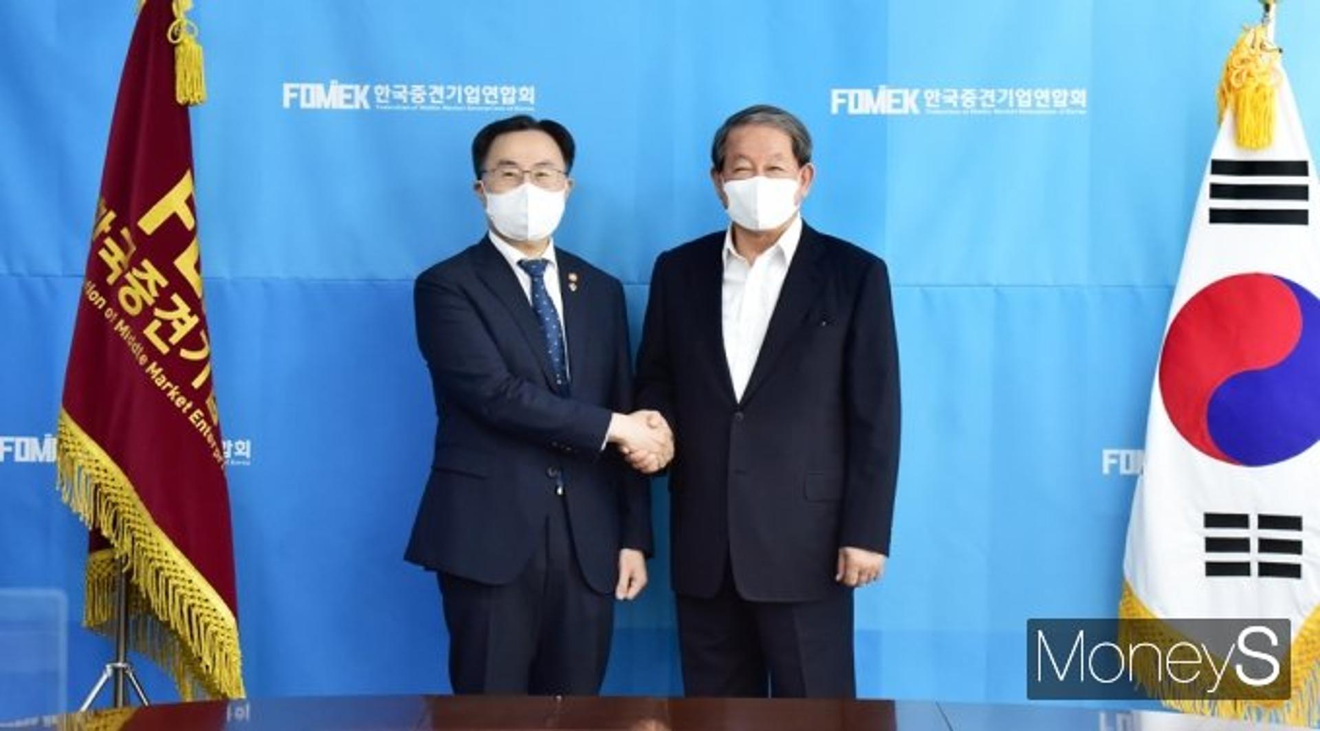 문승욱, 강호갑 중견련 회장 면담 “2024년 중견기업 6000개 달성”