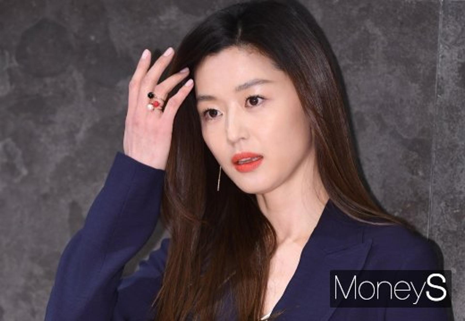 [전문] 전지현 이혼설에 입 열어 "사실무근, 법적조치 할 것"