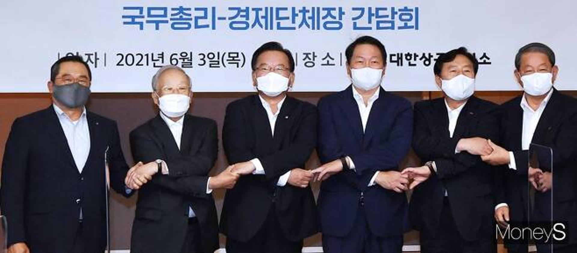 김 총리, 경제5단체장과 회동… 최태원 “포스트 코로나 생각해야”