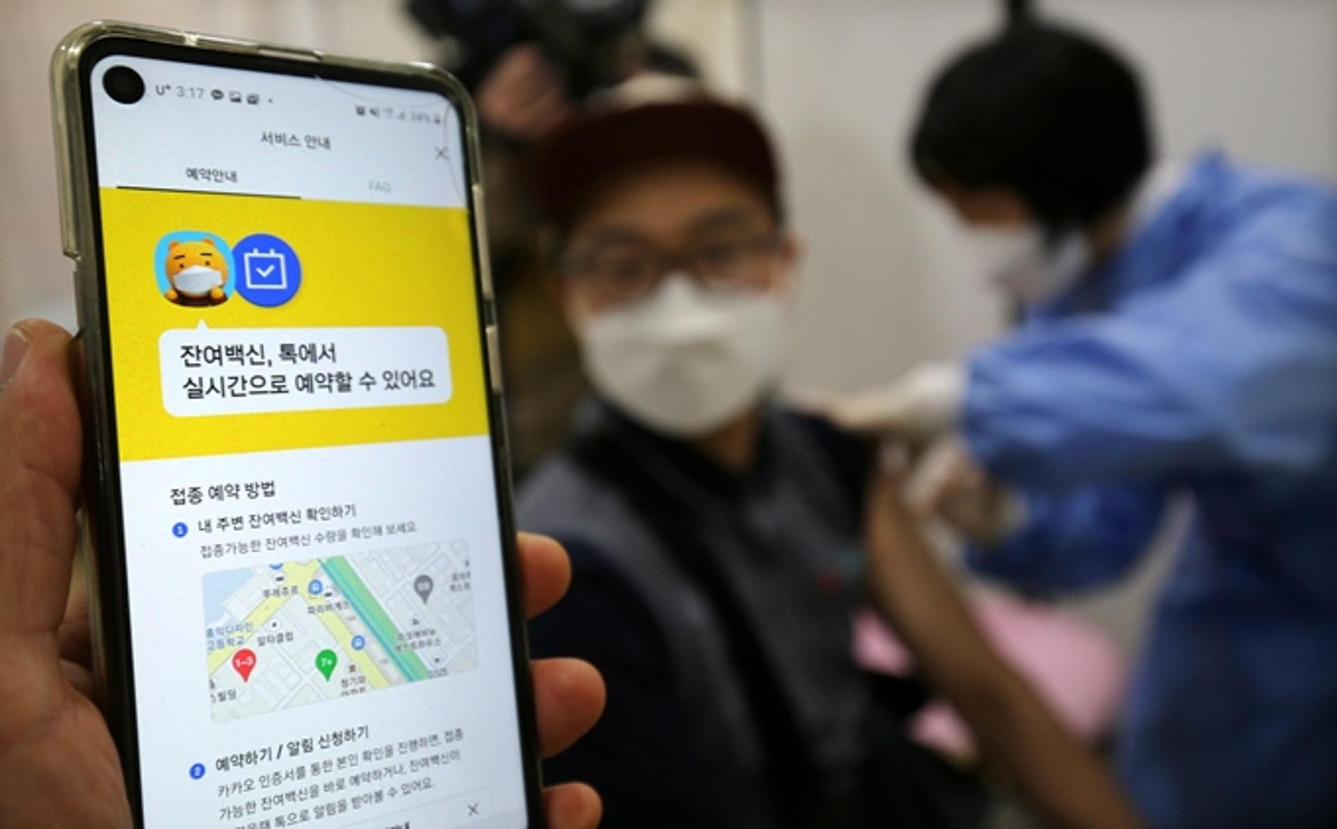 찬밥 신세였던 AZ·얀센 백신… 없어서 못 맞게 된 배경은?