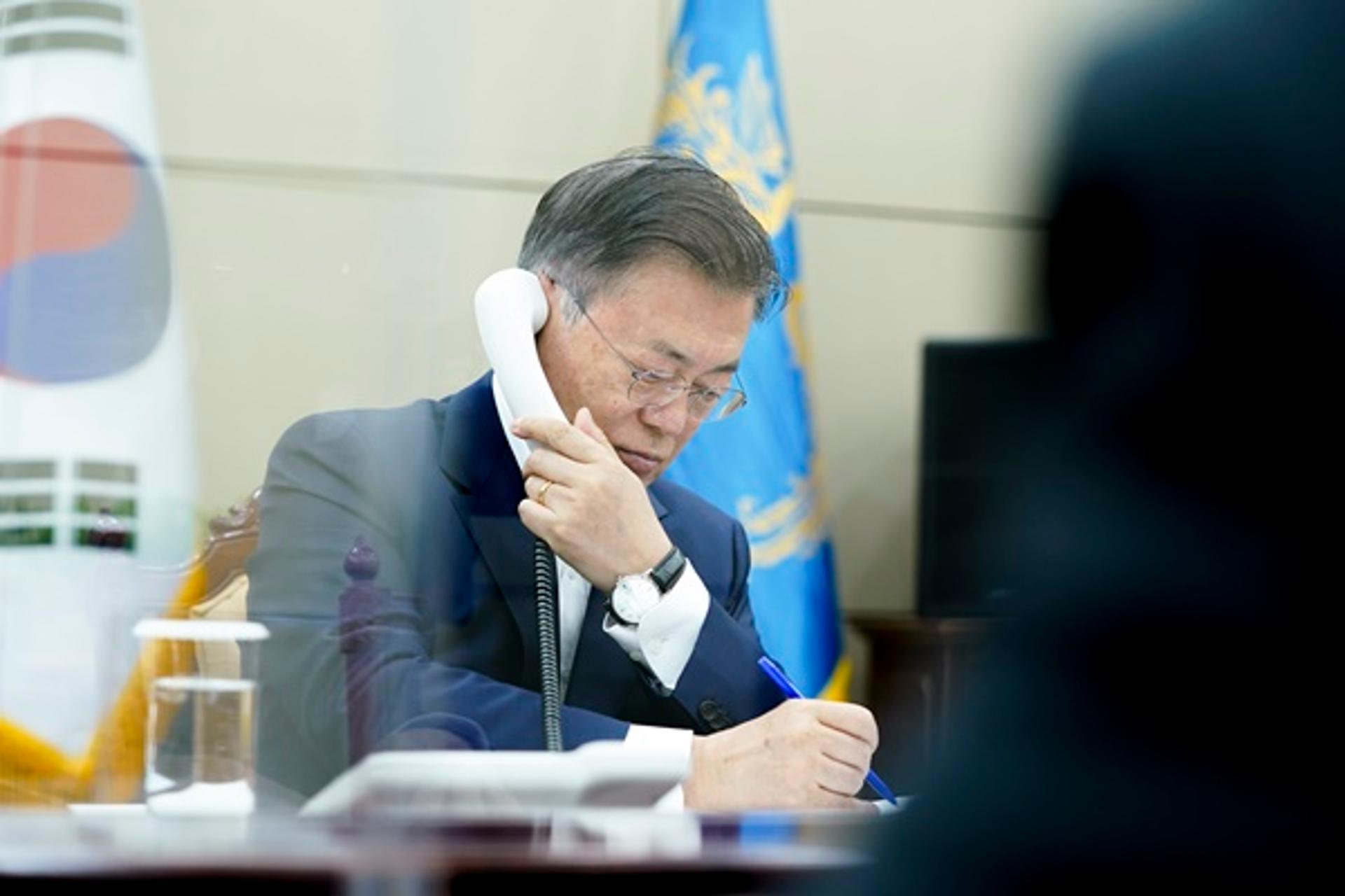 문 대통령, 존슨 영국 총리와 정상 통화… '평화 프로세스' 지지 당부