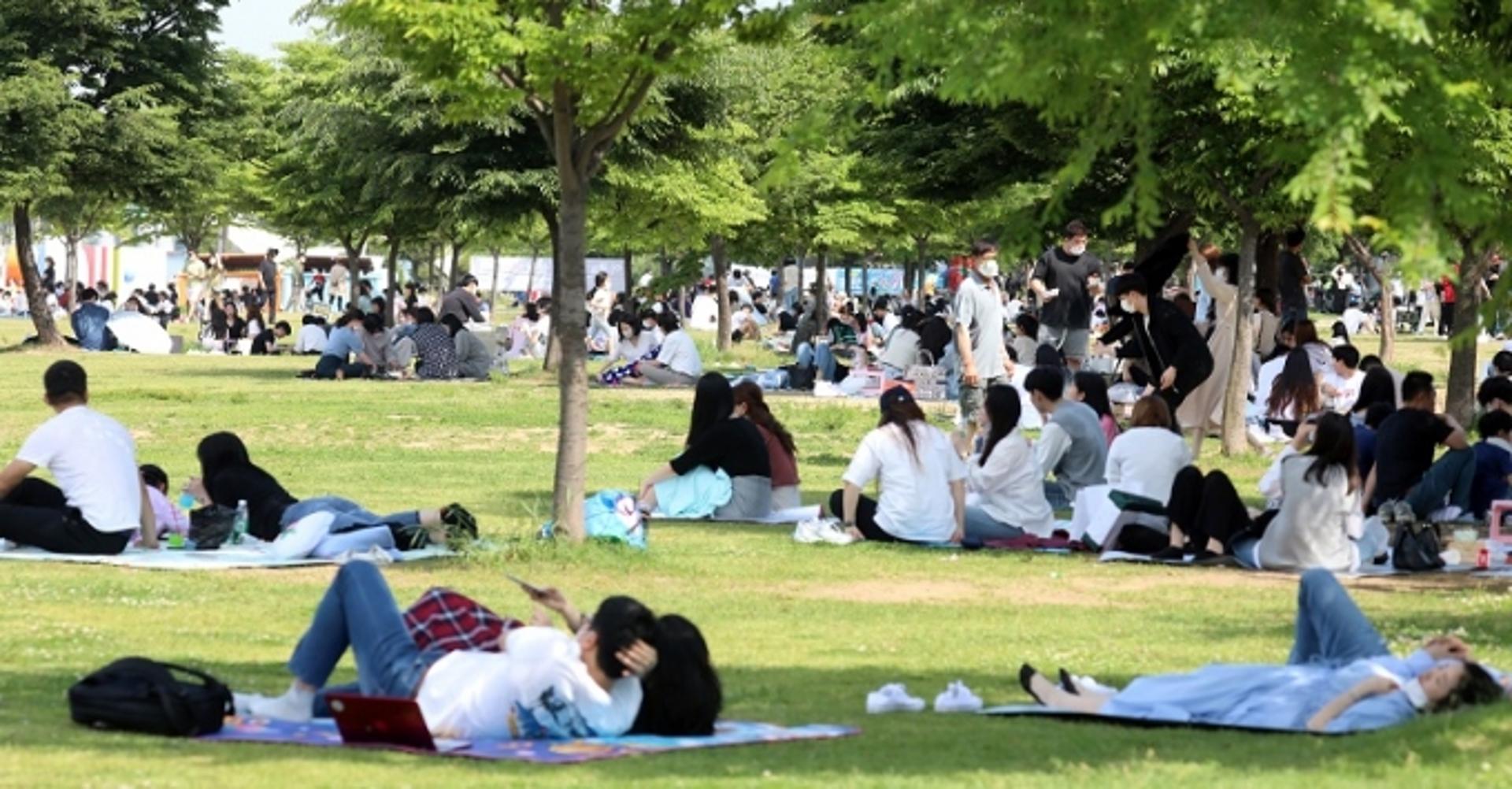 [오늘 날씨] 대구 30도 '초여름'… 낮 한때 남부지방 돌풍 동반 소나기