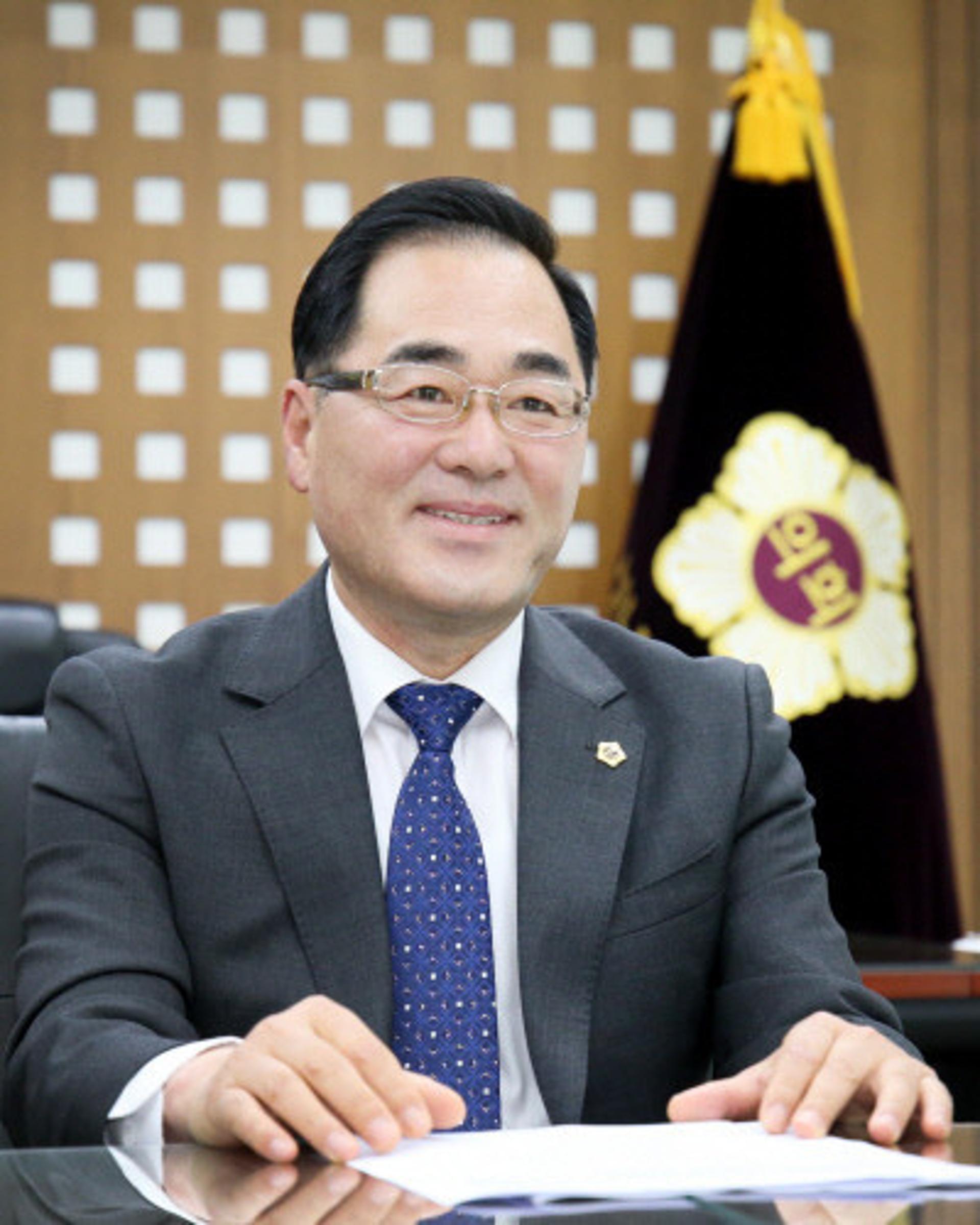 [인터뷰] 윤창근 성남시의회 의장 "지방의회 30년 미래구상, 주민 중심 자치분권 실현"