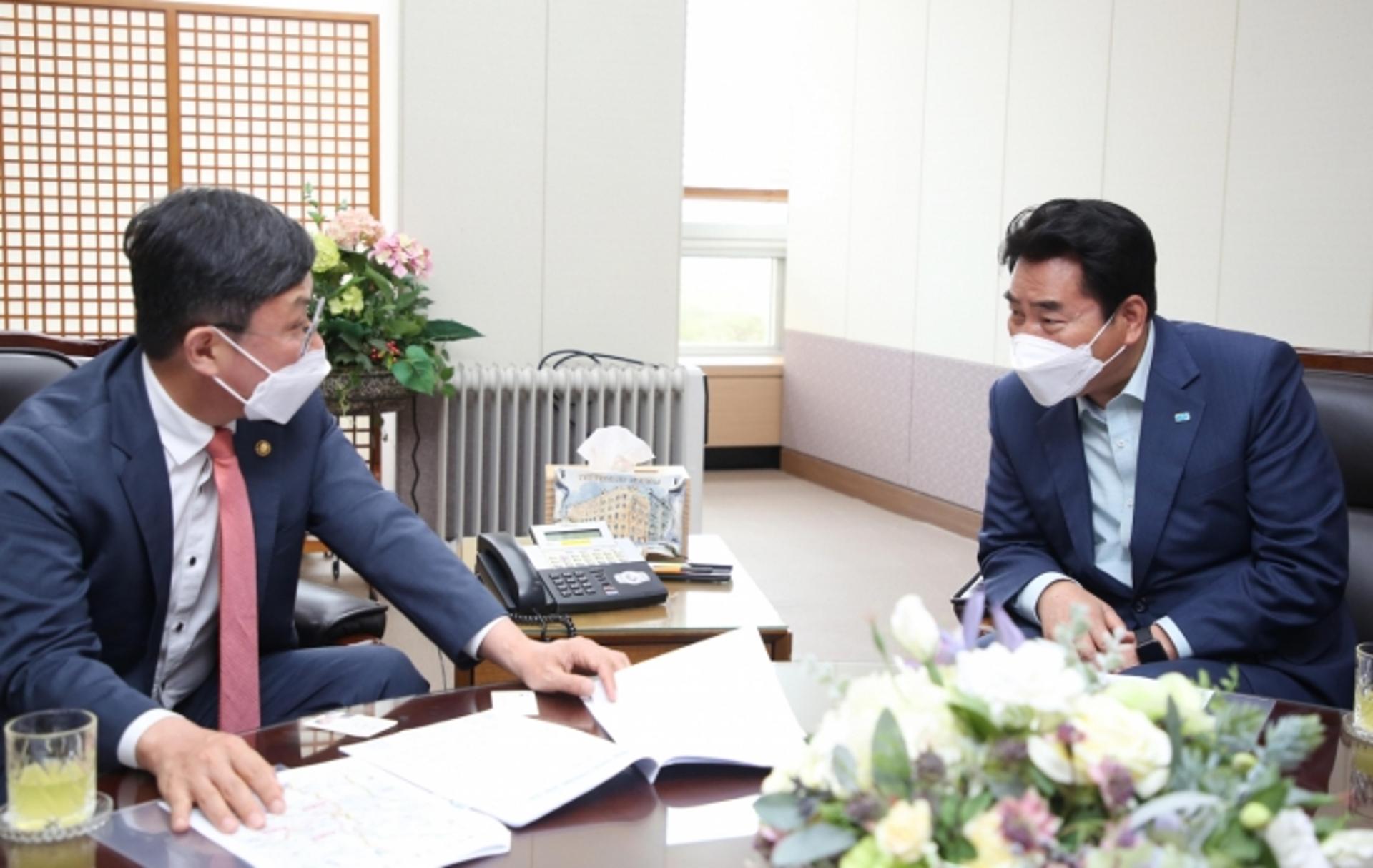 백군기 용인시장, "8000억 절감할 수 있는 경강선 수정안 적극 검토해달라"
