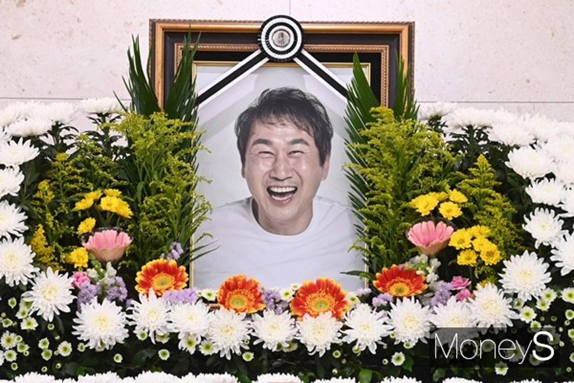 "유상철 감독, 편히 쉬시길"… 연예계도 추모 물결
