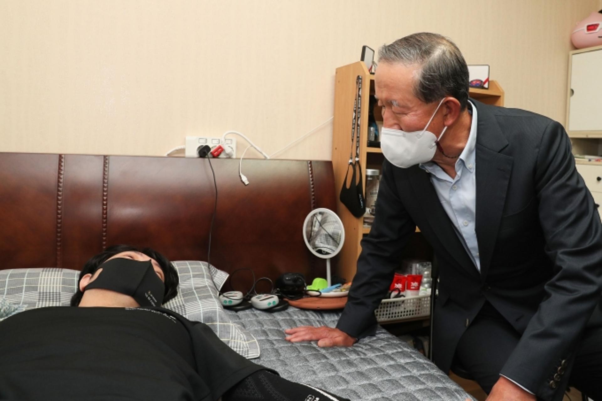 허창수 회장, 천안함 국가유공자 위로 방문… “희생 잊지 말아야”