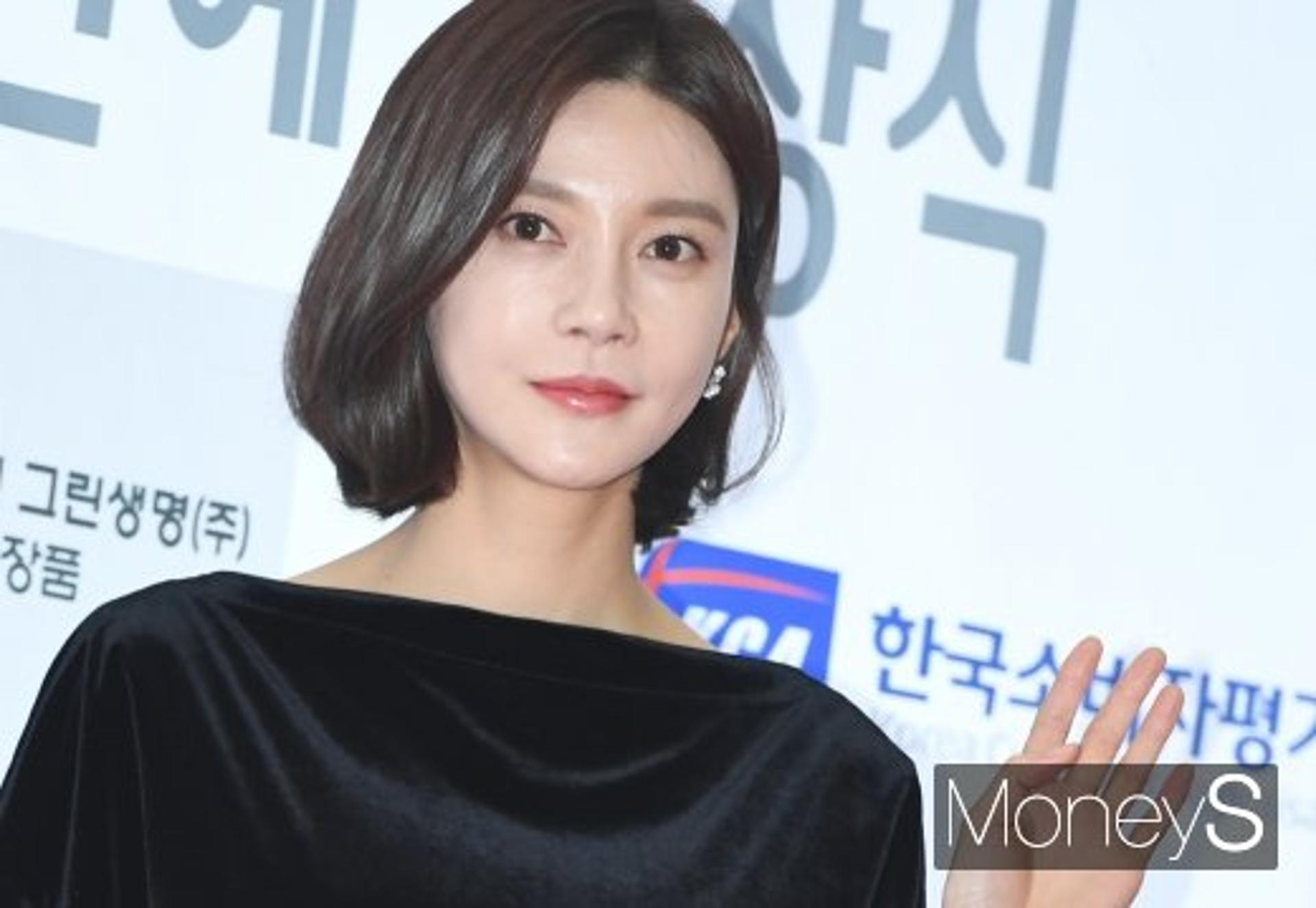 차예련 '한예슬 가라오케 친구' 논란에… "사실 아닌데 뭘"