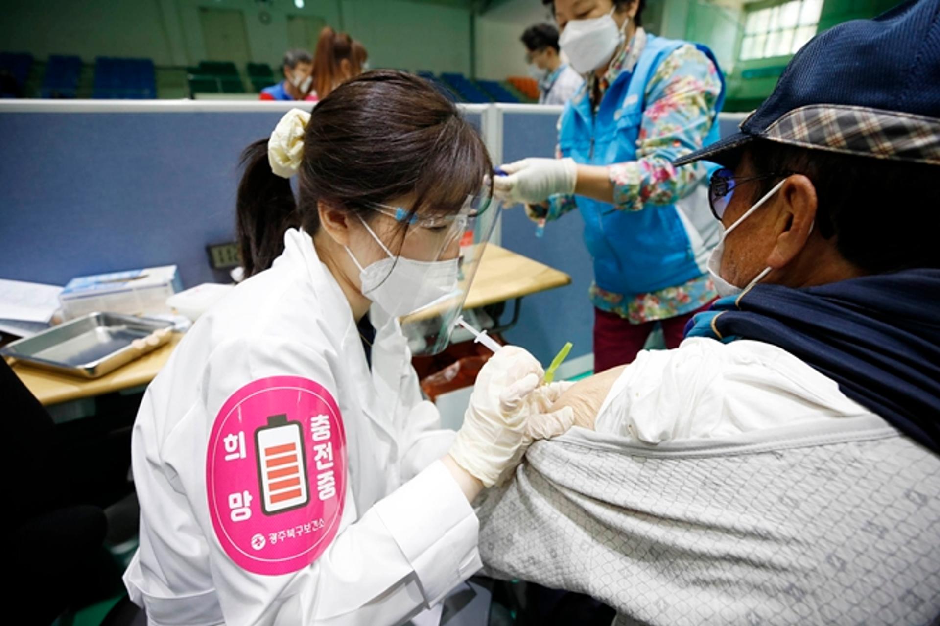 다시 600명 찍은 신규확진자… 백신 1·2차 누적 접종자는 1153만명(종합)