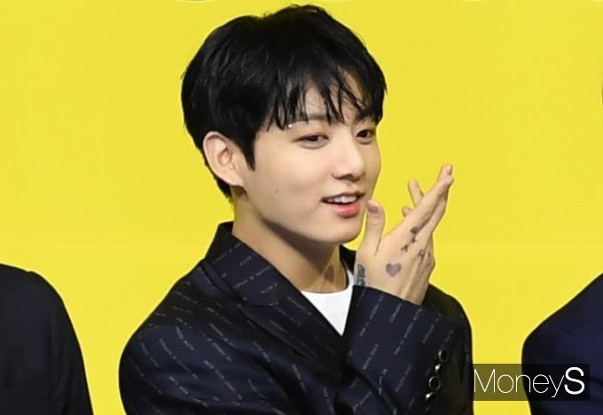 "BTS 몸에서 반창고 떼라" 류호정 타투 입법 발의에 뿔난 '아미'