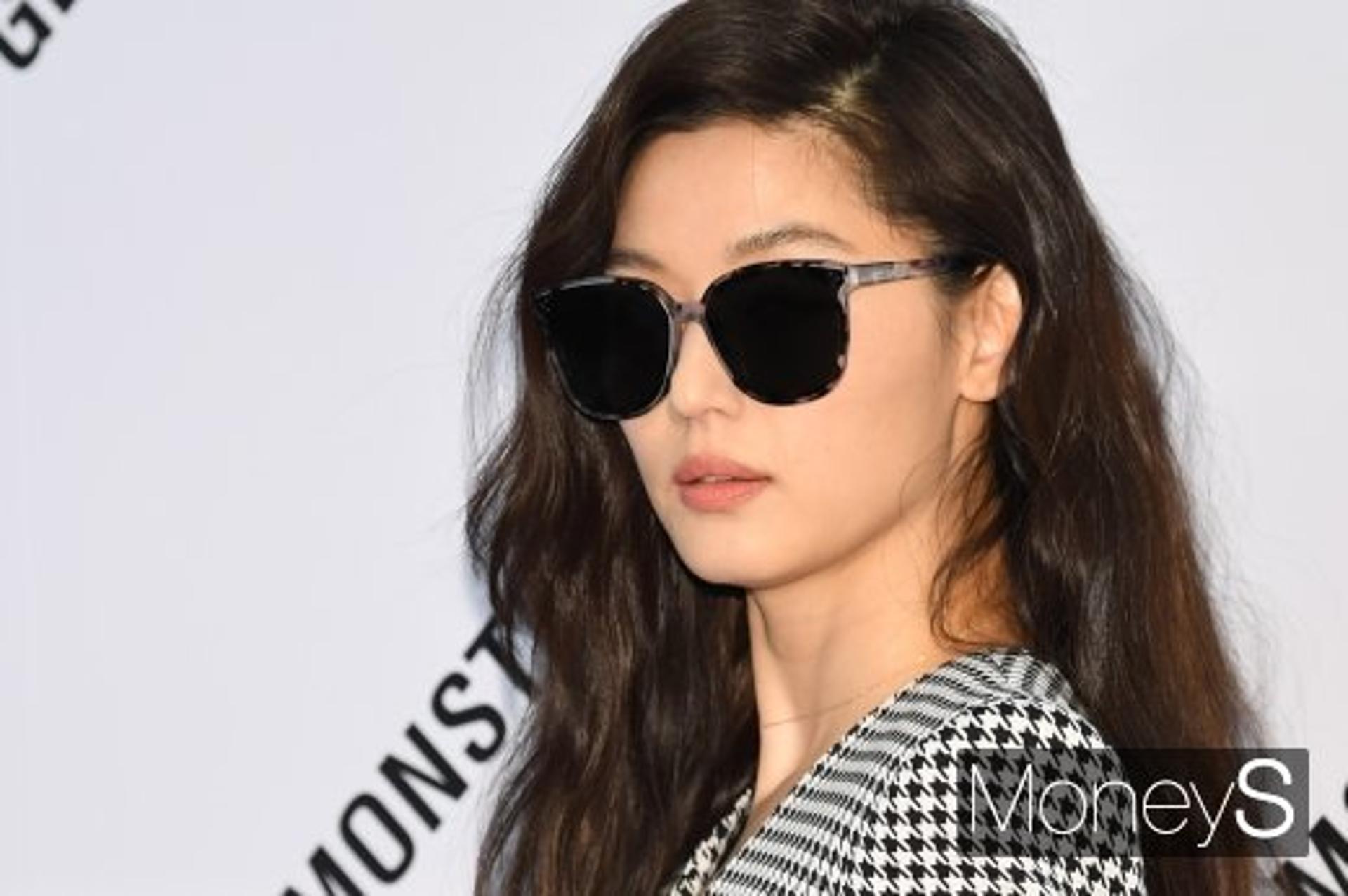 "시세차익만 140억"… '연예계 빌딩 부자' 전지현, 논현동 빌딩 팔았다