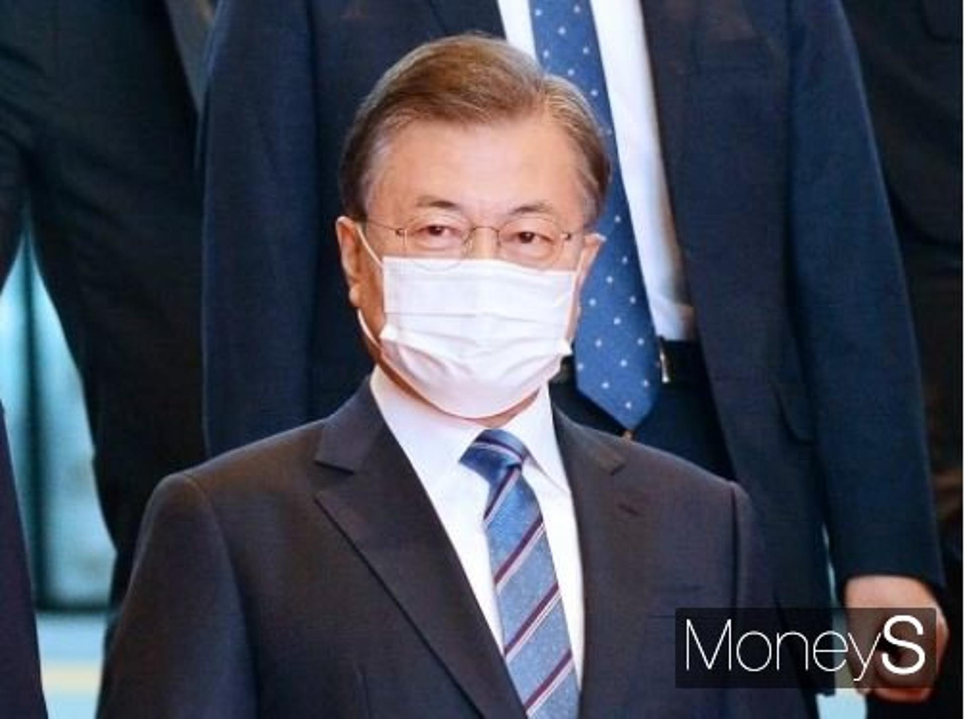 '백신외교' 문재인 대통령 지지율, 38.5%로 소폭 상승