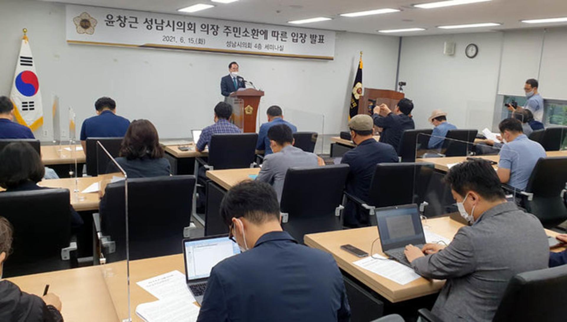 문자 딱 한번, 노답에 주민소환?…윤창근 성남시의장 "입맛대로 추진·정당성 없다"