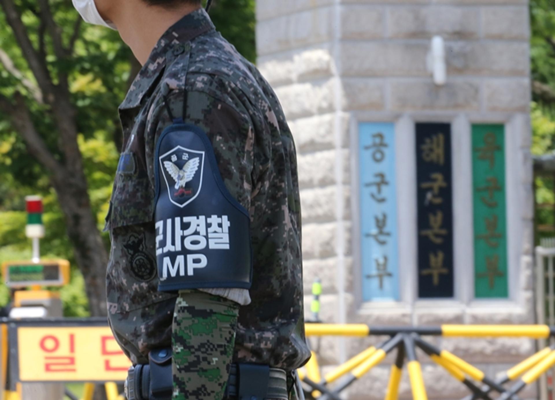 공군본부 법무실 압수수색… 부사관 사건 '부실수사·신상유출' 확인한다