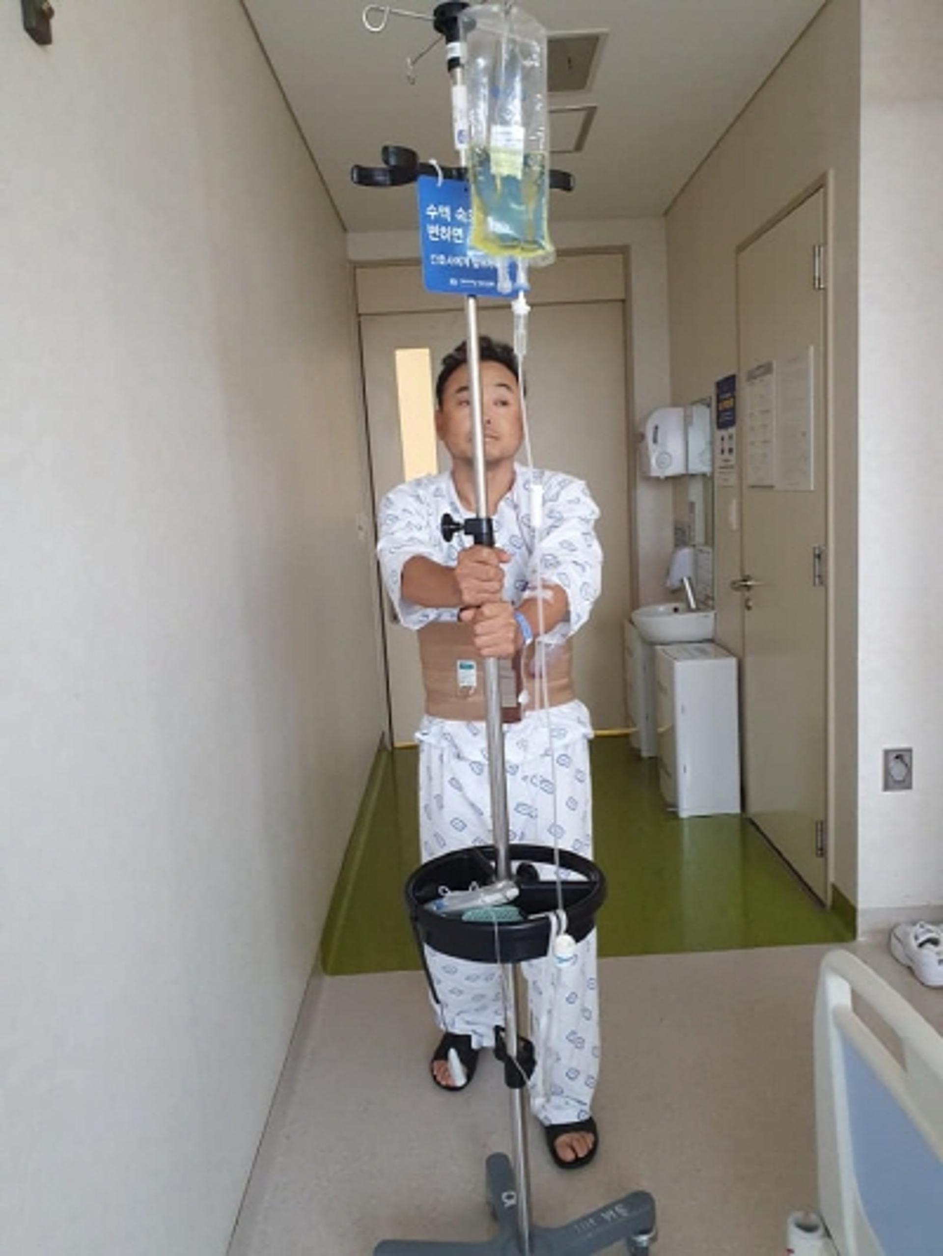 이봉주 “이제 허리 꼿꼿하게 폈어요”… 척수지주막낭종 수술 성공