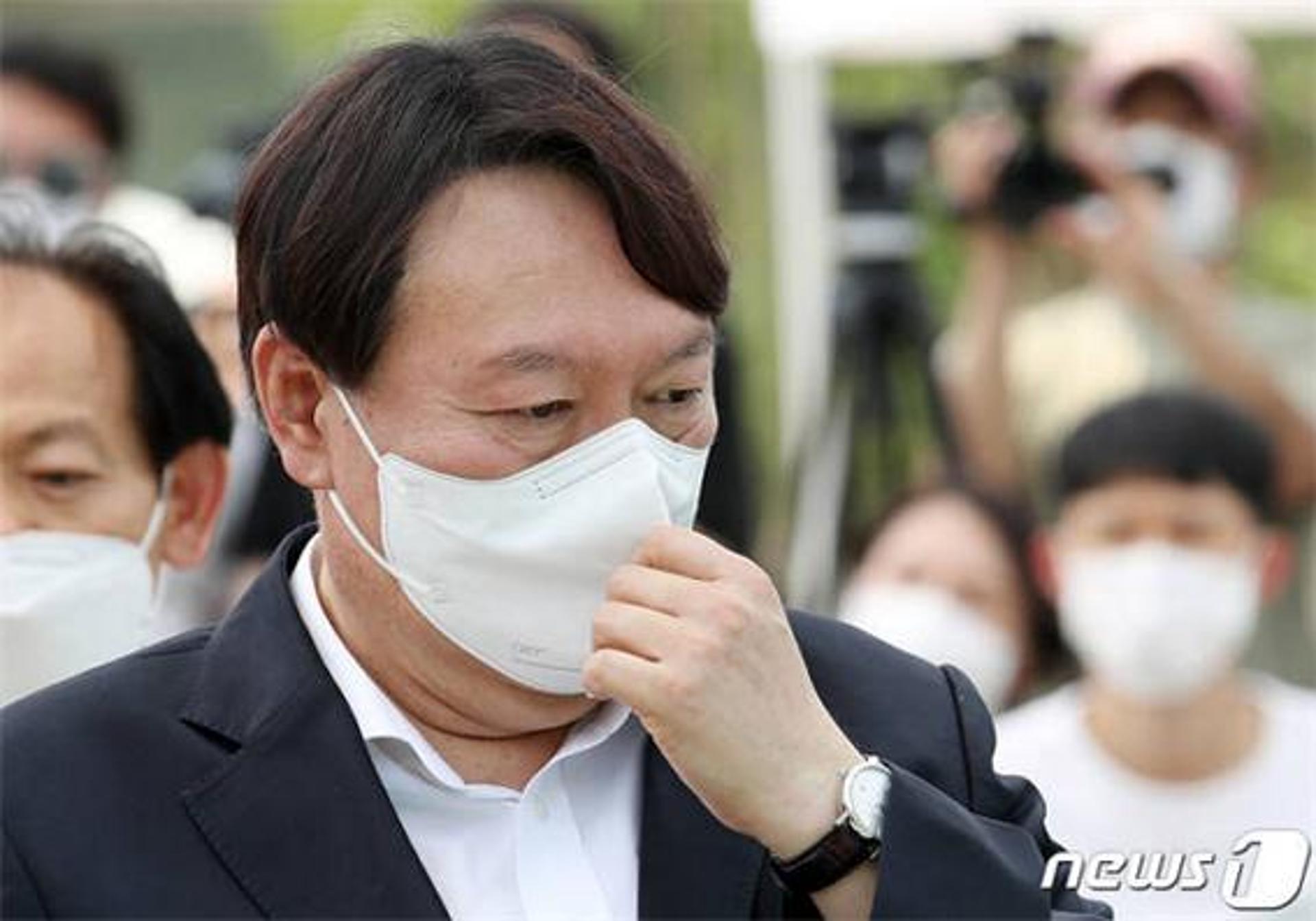 대변인 사퇴에 X파일까지… 정치참여 선언 앞둔 윤석열, 최대 위기